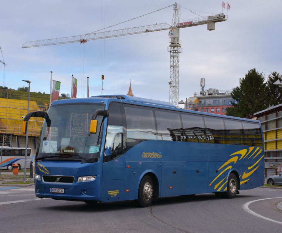 VOLVO 9700 von N�L (N.�. Landesreiseb�ro) aus �sterreich 10/2017 in Krems.