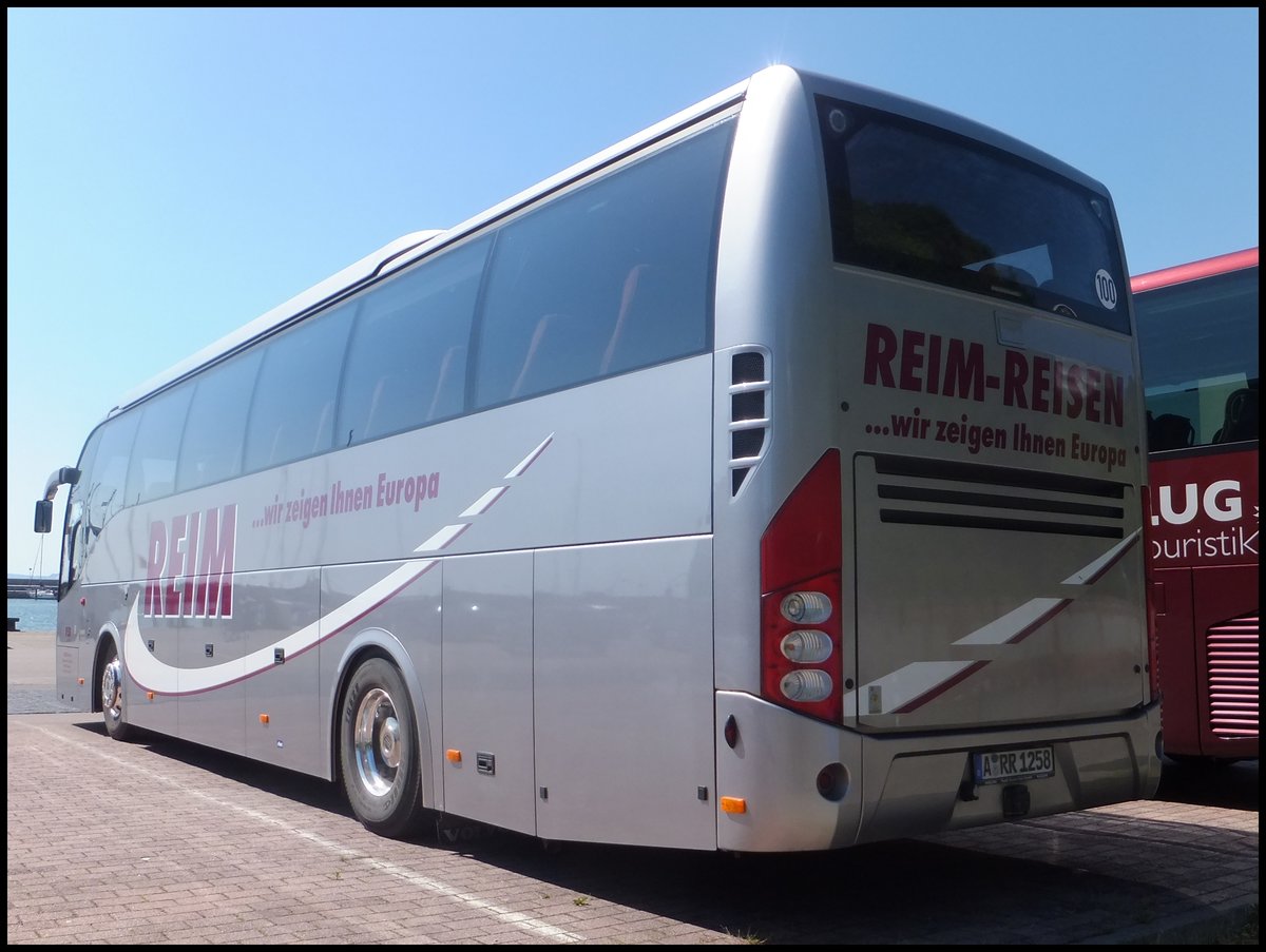 Volvo 9700 von Reim Reisen  aus Deutschland im Stadthafen Sassnitz.