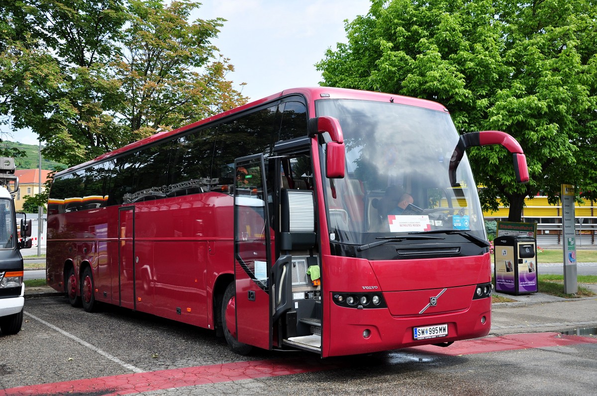 Volvo 9700 unterwegs f�r  Betreutes Reisen  vom Gesundheits und Sozialdienst aus �sterreich im Juni 2015 in Krems gesehen.