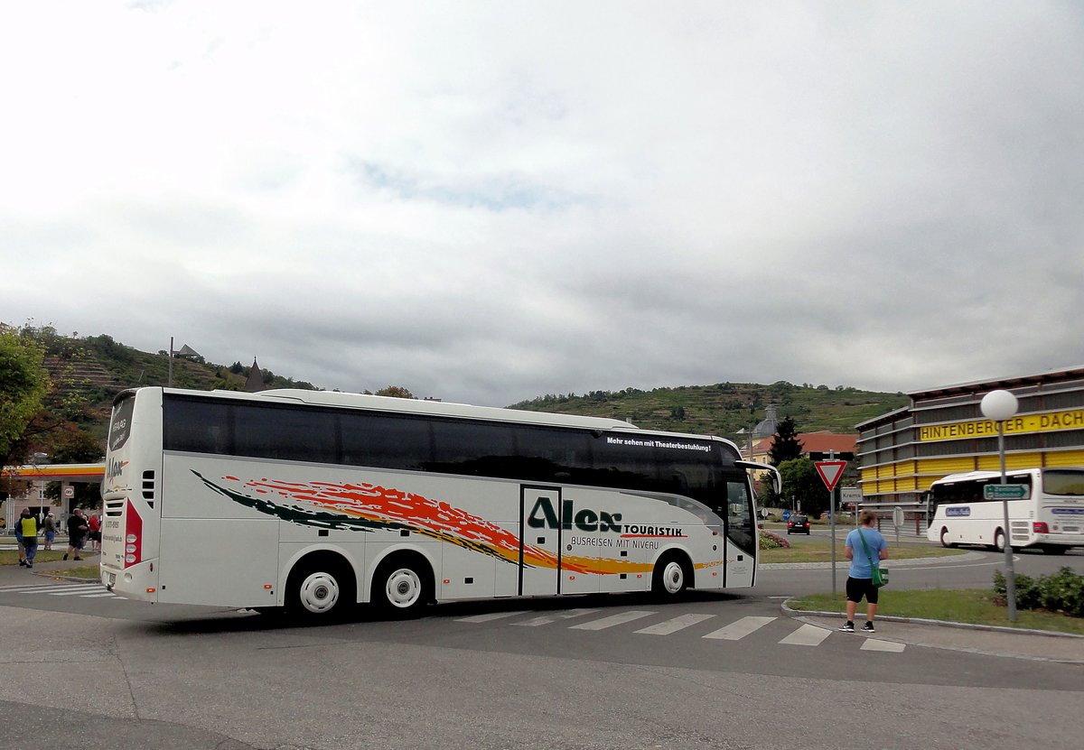 VOLVO 9900 von der Alex Touristik aus der BRD in Krems gesehen.