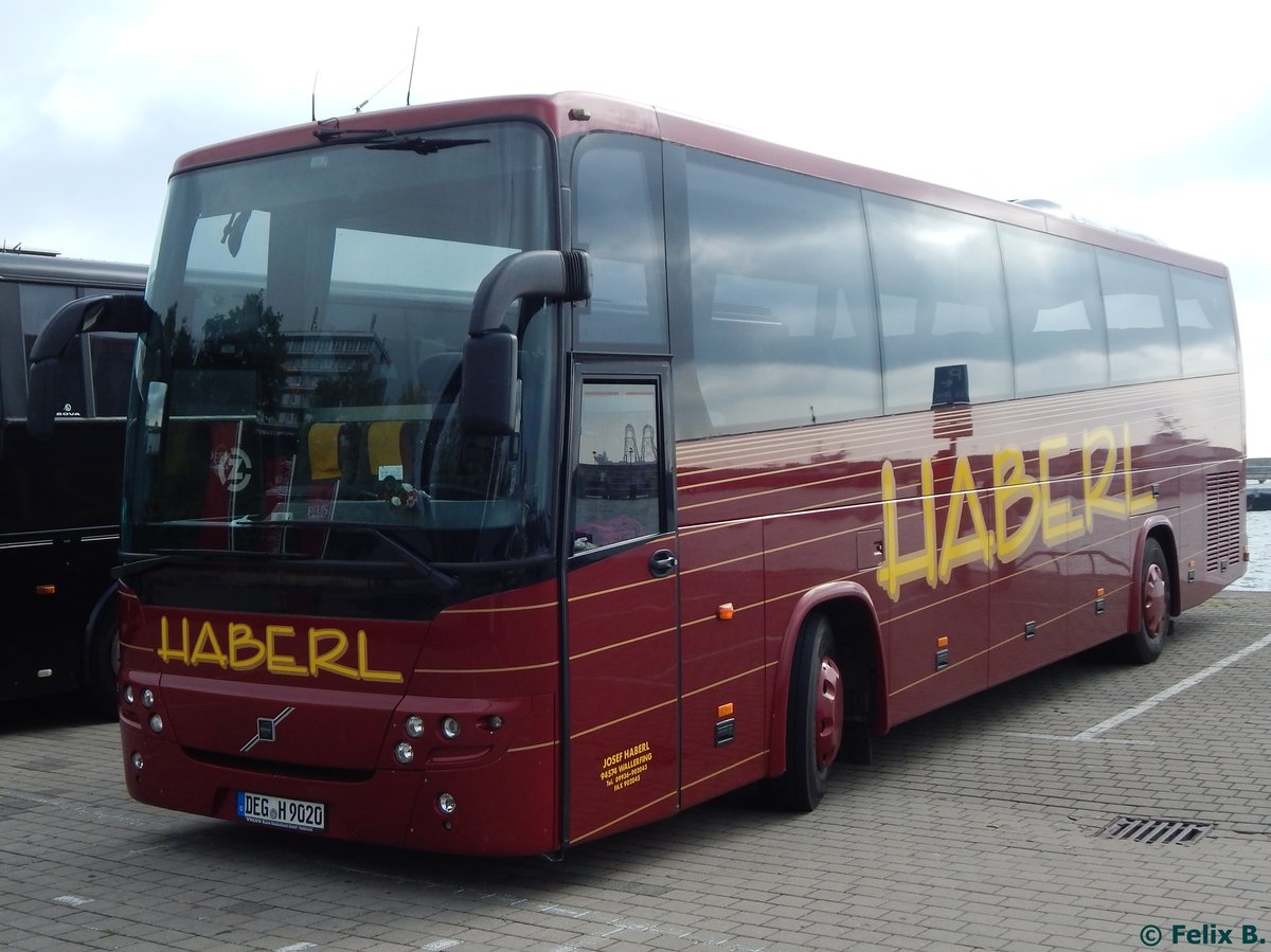 Volvo 9900 von Haberl aus Deutschland im Stadthafen Sassnitz.