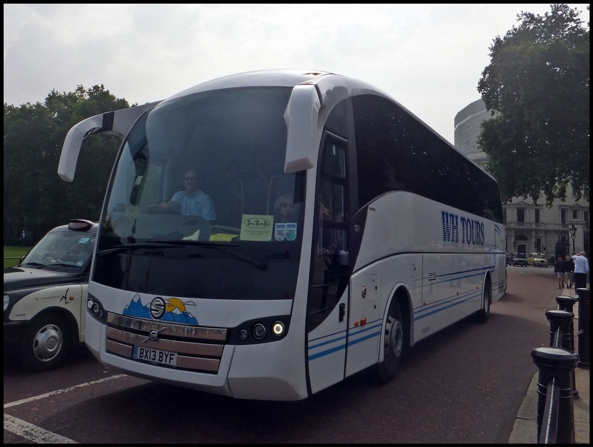 Volvo SC7 von WH Tours aus England in London.