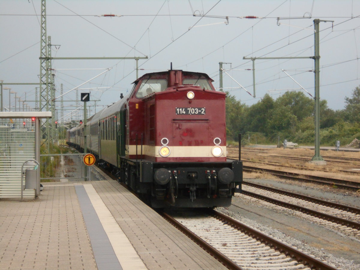 Von Bergen/Rgen brachte die PRESS 114 703 den Nachstsonderzug von Zwickau nach Binz am 15.Juni 2019.