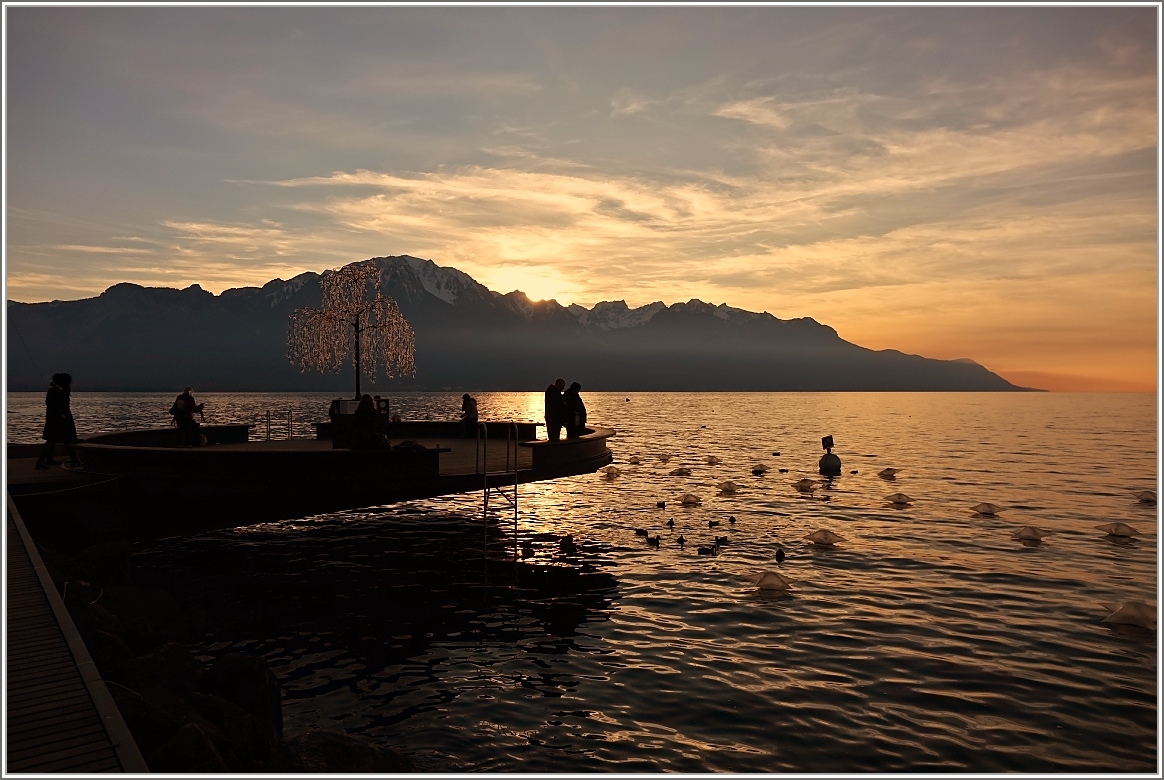 Vorweihnachtliche Stimmung am Genfersee am 10.12.2015 und damit wünschen wir allen frohe und gesegnete Festtage.
Stefan und Christine