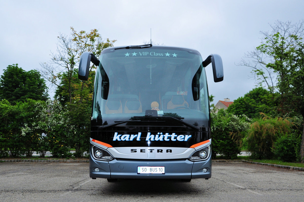 Vulkanlandreisen Karl Htter aus der Steiermark/sterreich mit  Nagel neuem Setra 515 HD im Juni 2016 in Krems gesehen.