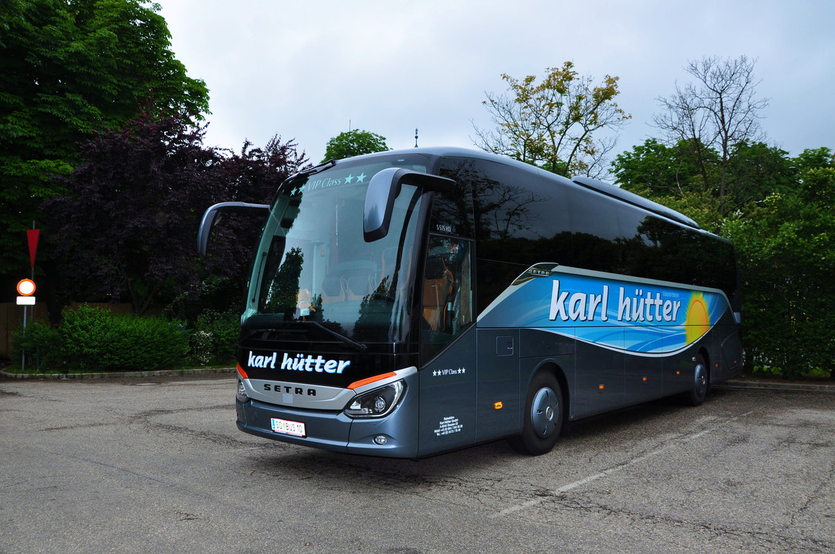 Vulkanlandreisen Karl H�tter aus der Steiermark/�sterreich mit  Nagel neuem Setra 515 HD im Juni 2016 in Krems gesehen.