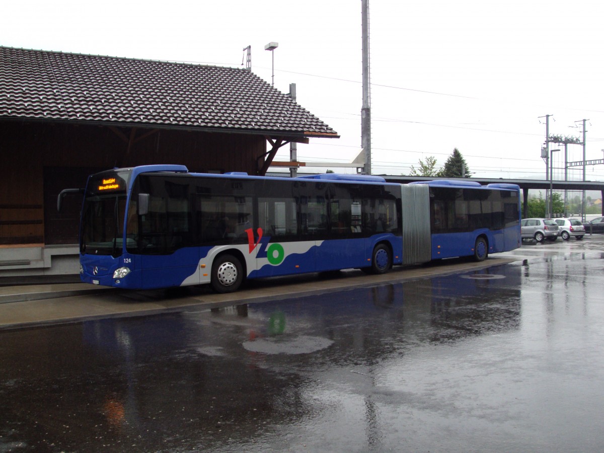 VZO-Mercedes Citaro NR.124 Baujahr 2013 am Bahnhof Bubikon am 28.4.14. Dieser Bus ist einer der ersten Citaro C2 bei der VZO und ist im Einsatz seit Januar 2014.