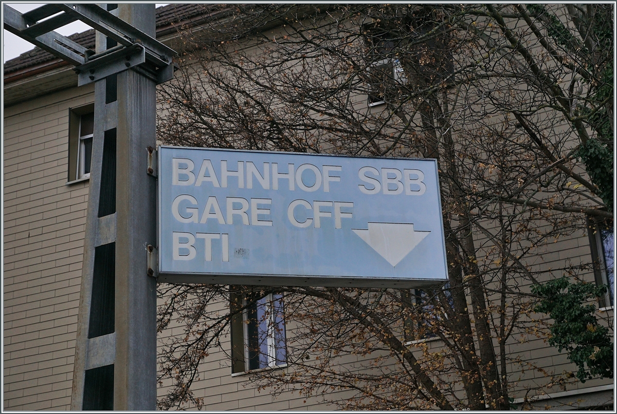 Wer sich noch an des kleine Schmalspurbähnchen das in Biel auf dem Bahnhofplatz abfuhr erinnert, für den dürfte der Begriff  BTI  noch was bedeuten und er wird ohne Mühe den  ssm  - Zug nach von Biel nach Täuffelen und Ins finden.

Biel, den 20. Nov. 2021