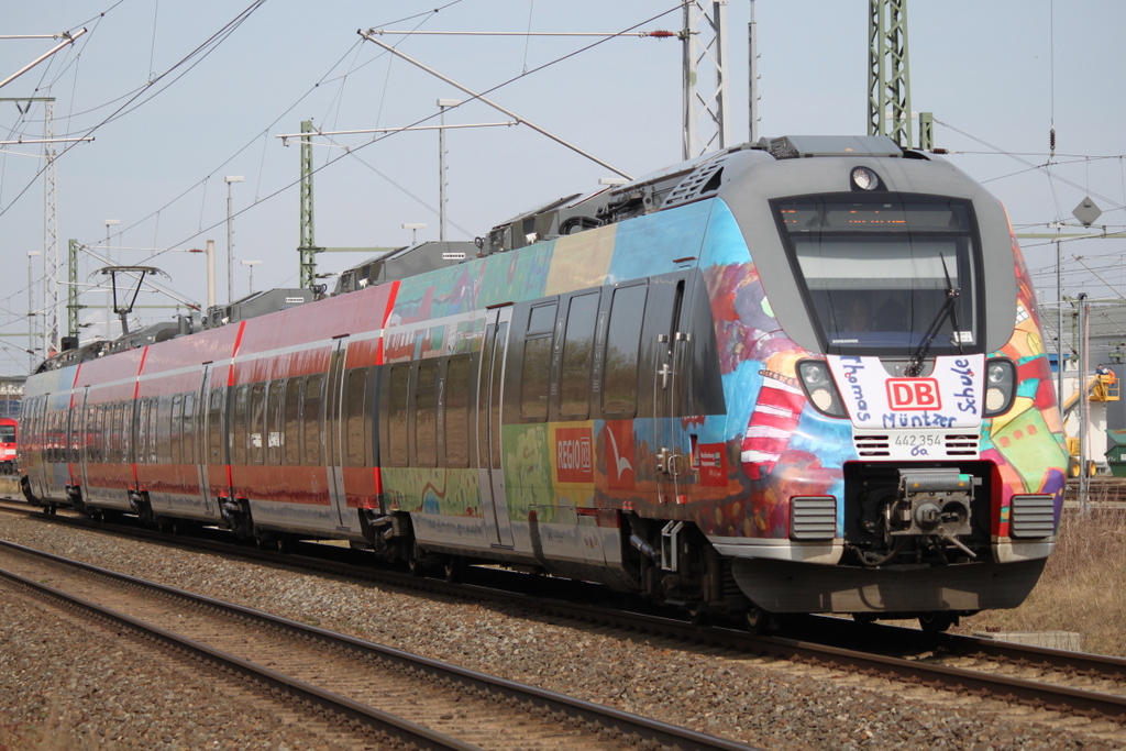 Werbehamster 442 354 als S3(Warnemünde-Güstrow via Laage)bei der Ausfahrt im Rostocker Hbf.31.03.2017