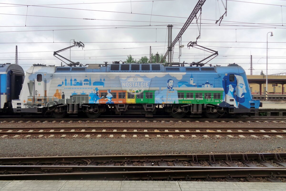 Werbelok 380 011 steht am 16 Mai 2018 in Praha hl.n.