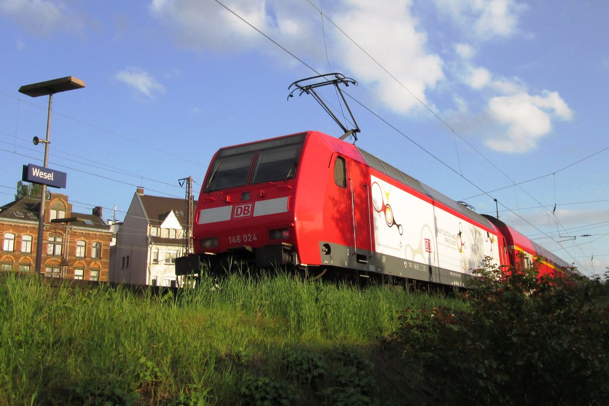 Werbetraxx 146 024 verlässt am 13 April 2014 Wesel.