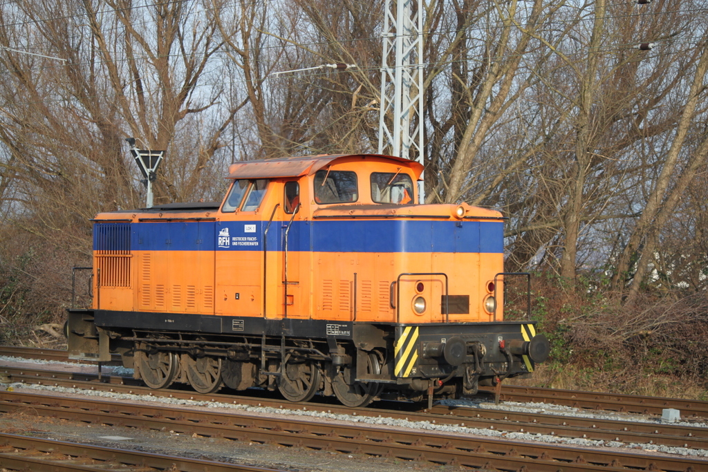 Werklok 1 vom Rostocker Fracht und Fischereihafen beim Rangieren im Bahnhof Rostock-Bramow.30.12.2015 