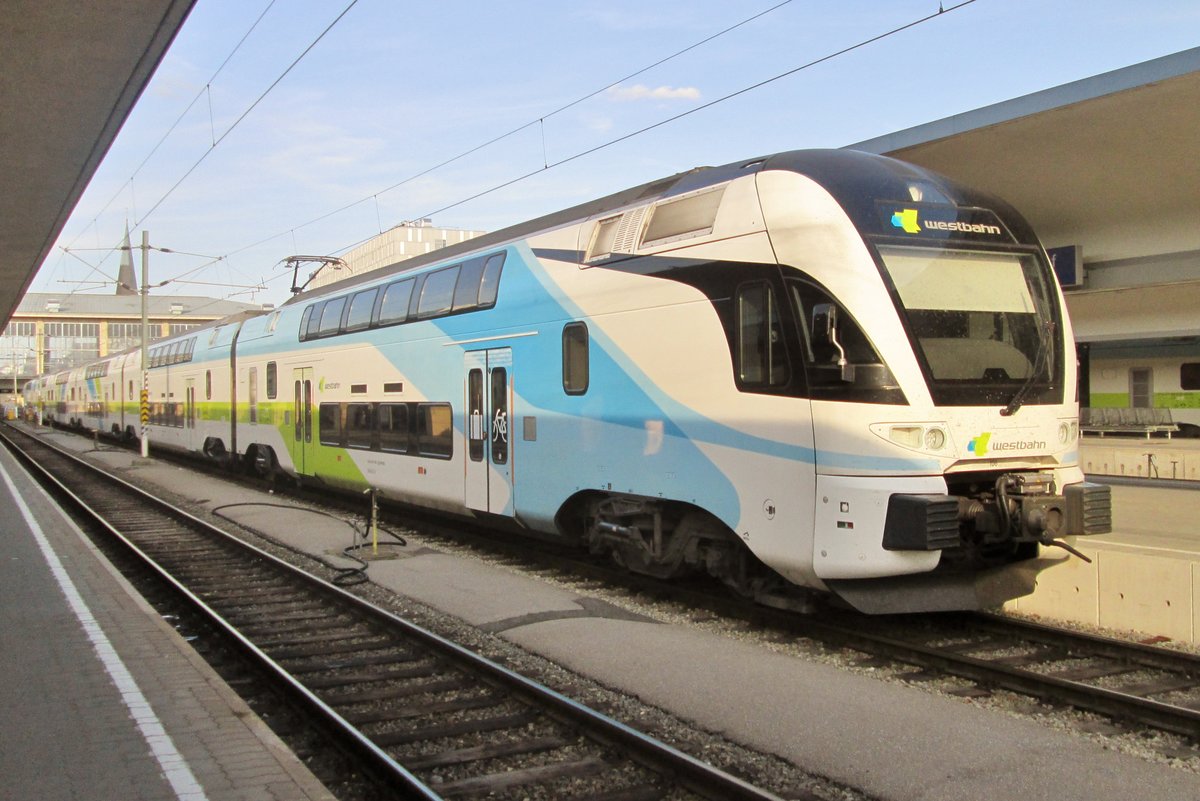 WestBahn 4010 106 steht am 15 September 2015 in Wien West.