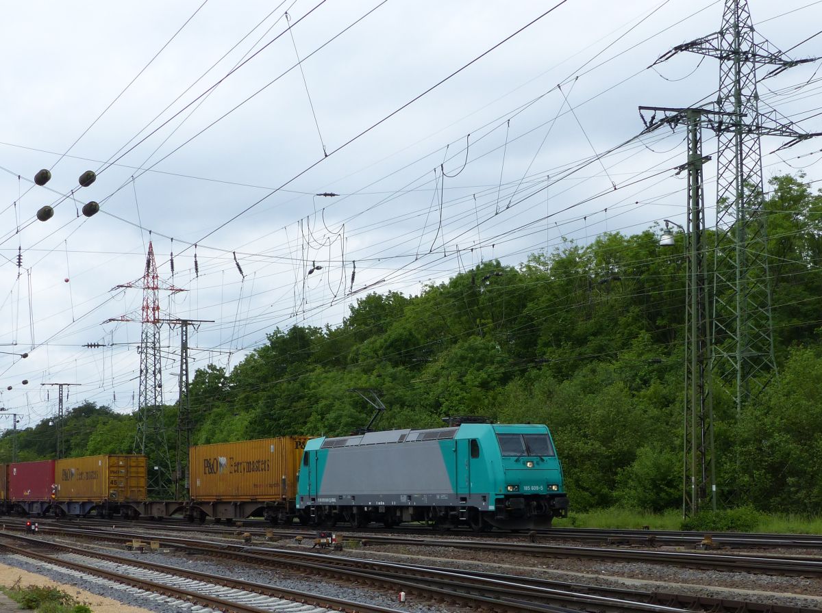 Xrail Lok 185 609-5 (91 80 6185 609-5 D-XRAIL) Rangierbahnhof K�ln Gremberg, Porzer Ringstra�e, K�ln 20-05-2016.

Xrail elektrische loc 185 609-5 (91 80 6185 609-5 D-XRAIL) rangeerstation Keulen Gremberg 20-05-2016.