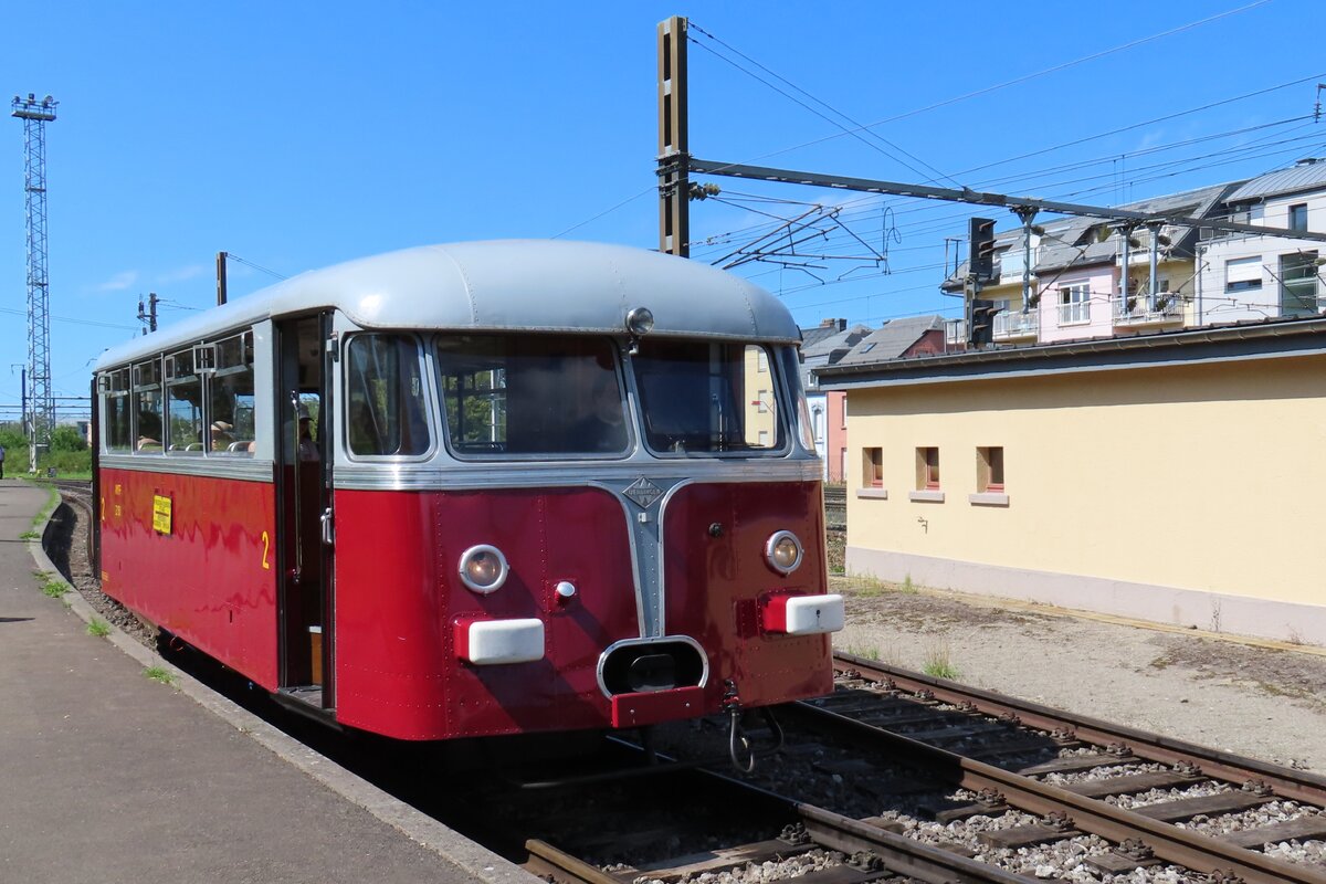 Z-151 der AMTF tfft am 20 Augustus 2023 an deren eigenen Bahnsteig in Petange ein fr ein Fahrt ins Museum des Train 1900 in Fonds-de-Gras.