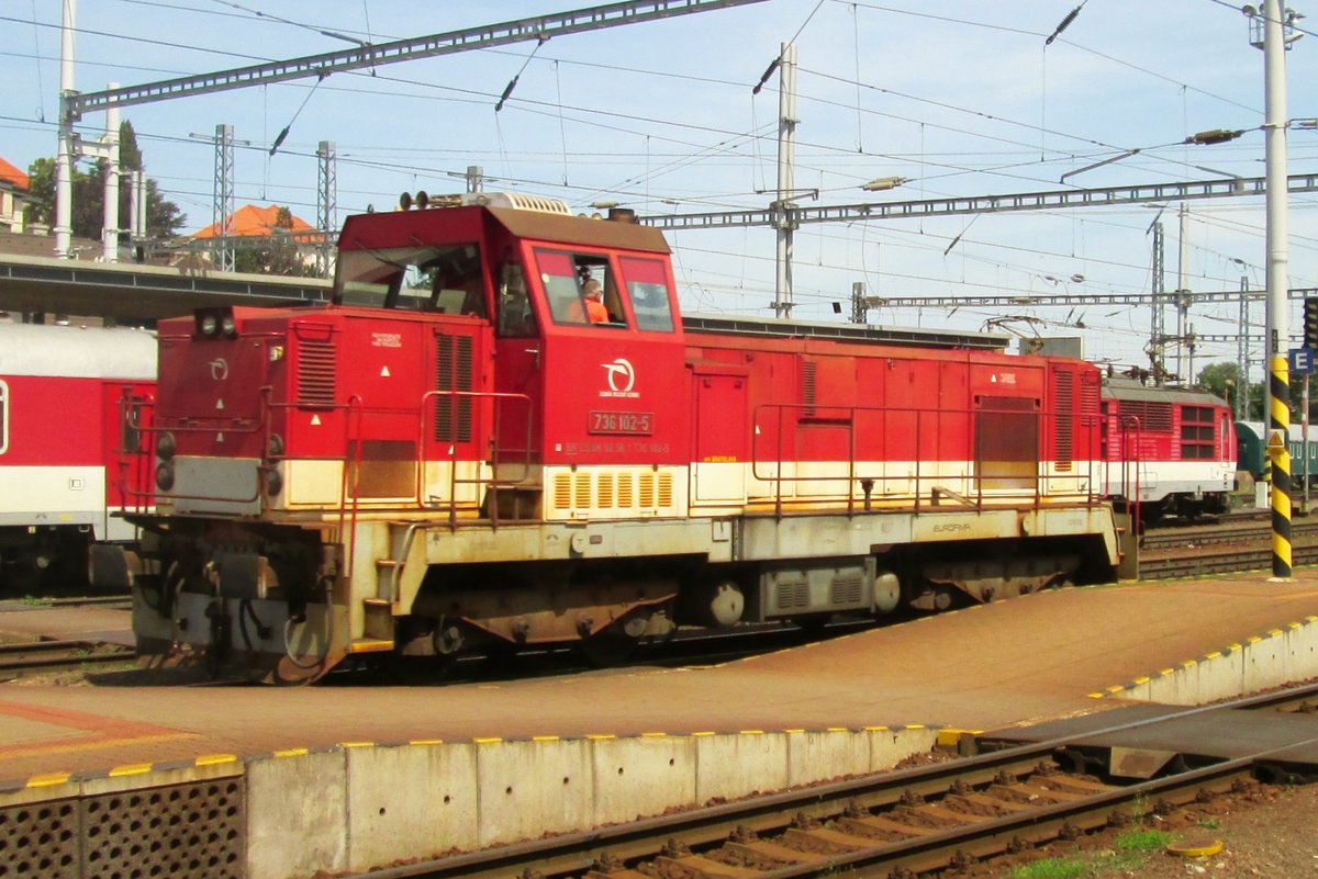 ZSSK 736 102 lauft am 31 Mai 2015 um in Bratislava hl.st.