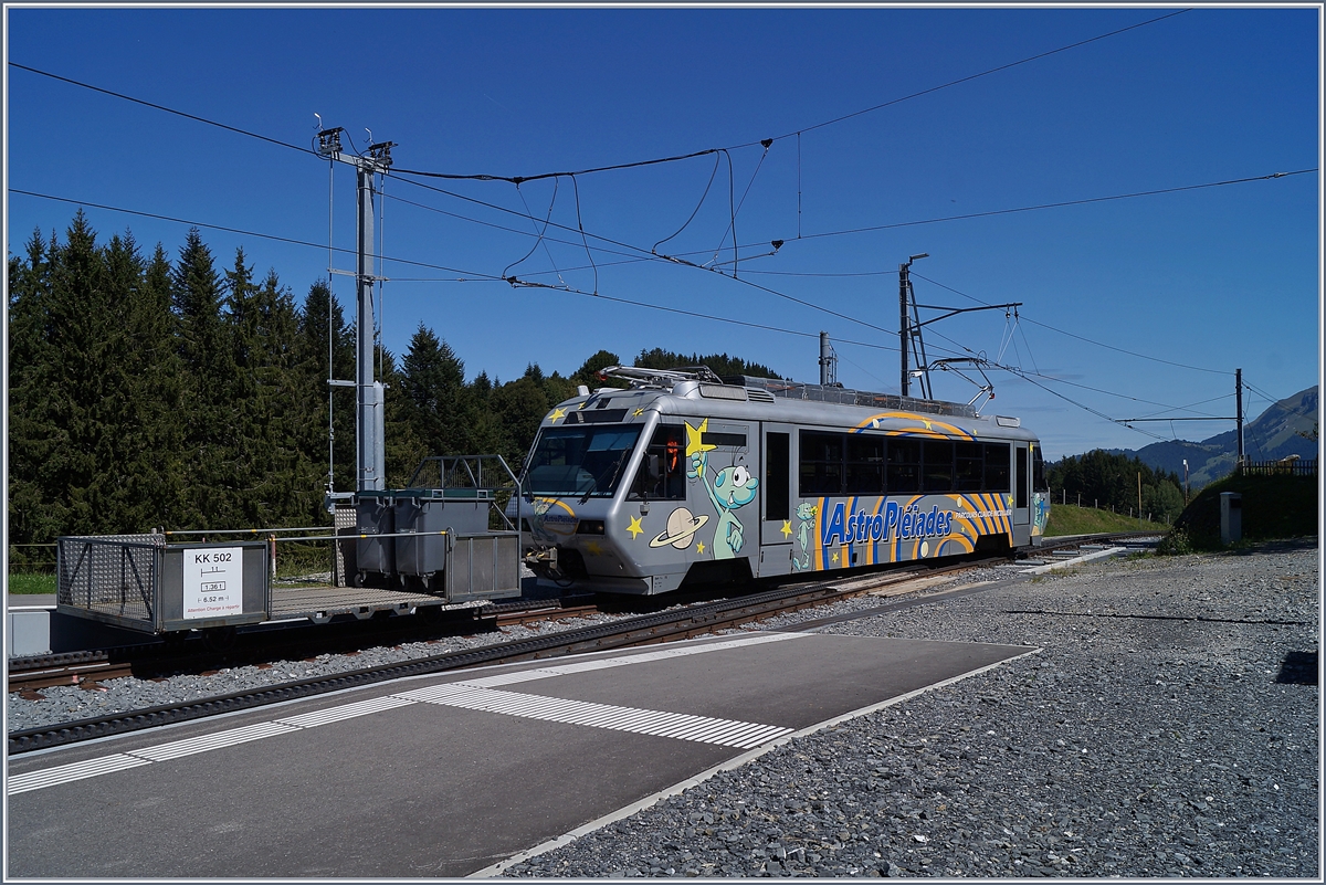 Zu meiner Überraschung kam kurz nach dem ABeh 2/6 der CEV Beh 2/6 N° 72  Astro Pléiades  mit dem KK 502 für die Müllentsorgung den Berg hochgefahren und ich konnte ihn hier bei der Einfahrt Les Pléiades fotografieren. 27. August 2018