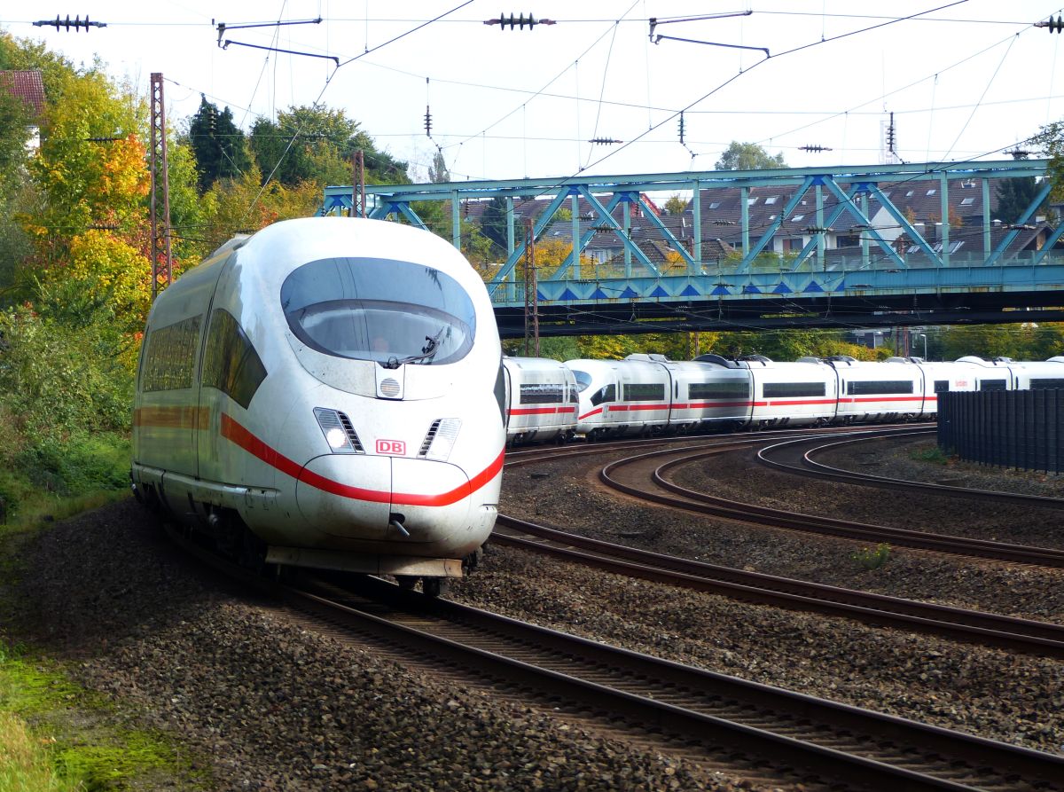 Zwei ICE Treibwagen, M�lheim an der Ruhr 13-10-2017.

Twee ICE treinstellen, M�lheim an der Ruhr 13-10-2017.