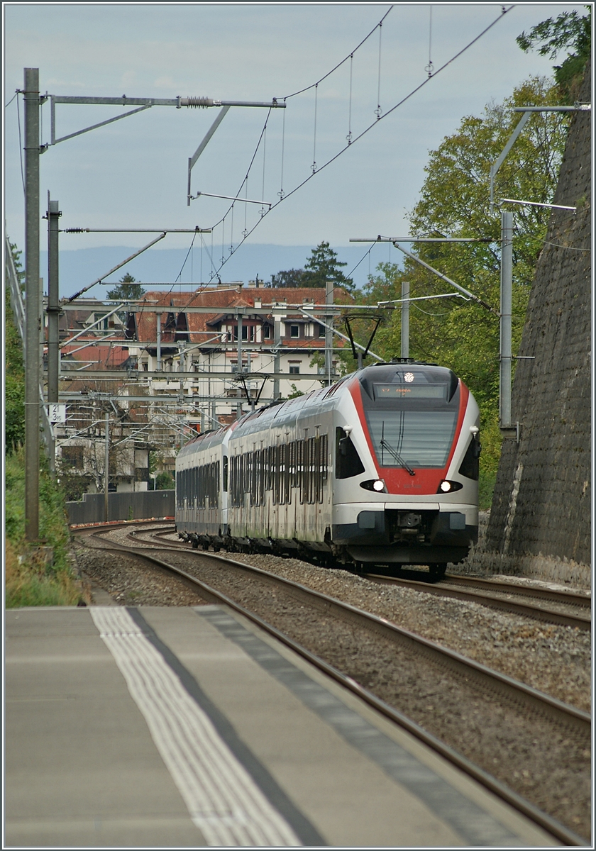 Zwei SBB RABe von Le Brassus und Vallorbe kommend erreichen Burier. 

7. Sept. 2022