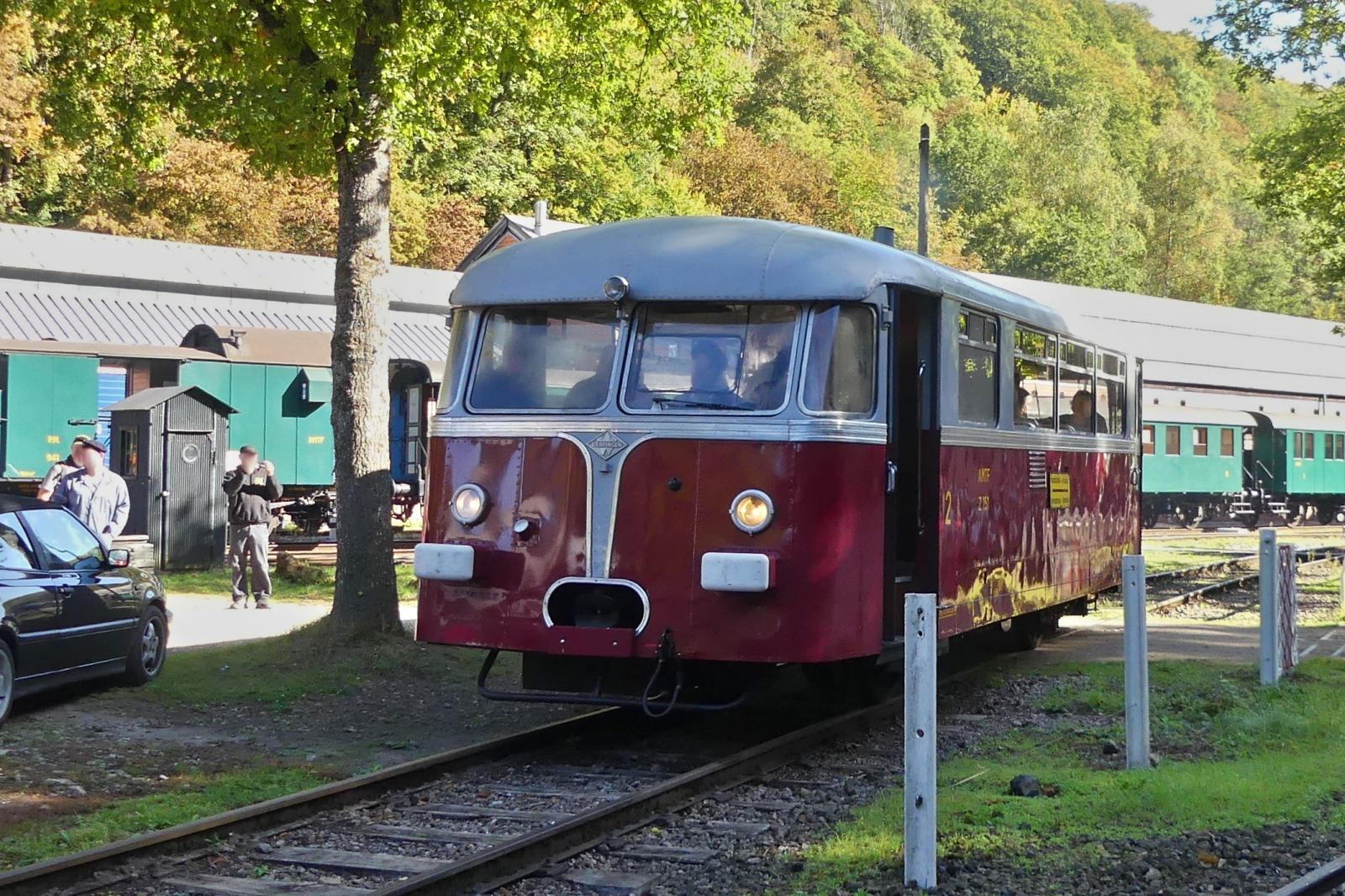 01.10.2023 Dieseltag im Fond de Gras. De Uerdinger Schienenbus Z 151 auf dem Weg aus dem Fond de Gras in den Bois de Rodange.