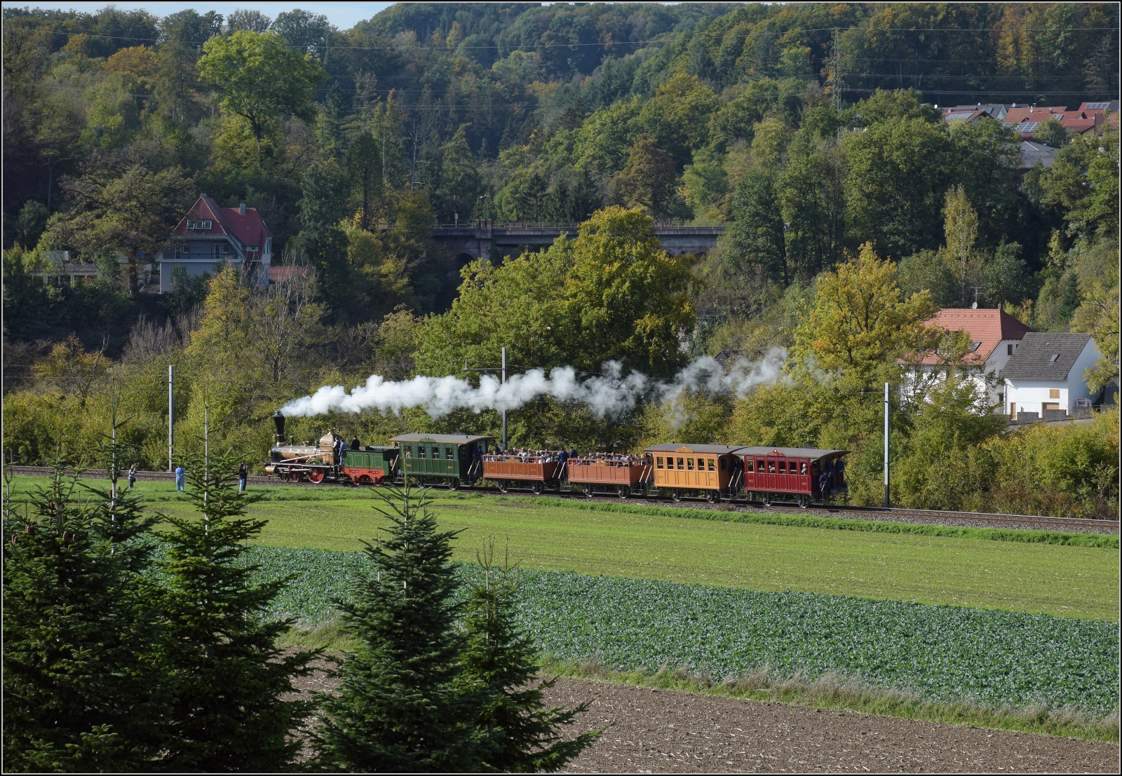 175 Jahre Spanisch-Brötli-Bahn.

Entlang der N13 bei Etzgen. Oktober 2022.