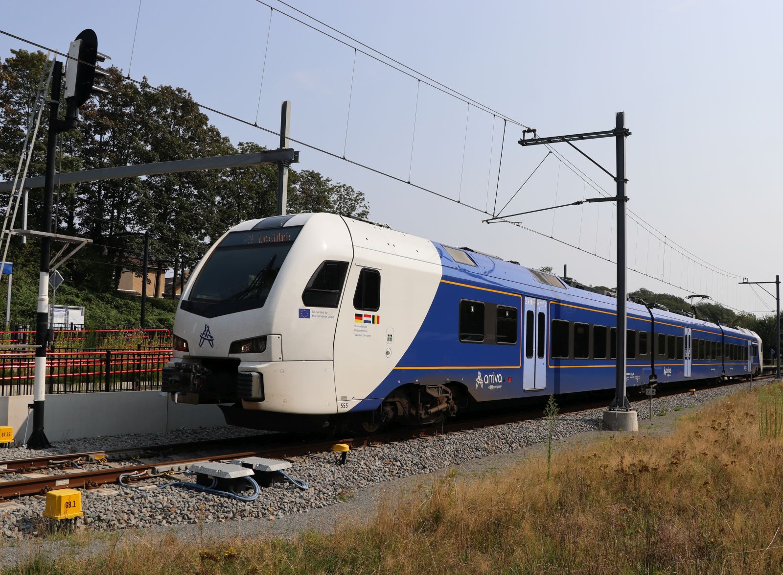 Arriva Stadler FLIRT3 Triebzug 555 Gleis 3 Bhanhof Landgraaf 20-08-2024.

Arriva Stadler FLIRT3 treinstel 555 spoor 3 station Landgraaf 20-08-2024.