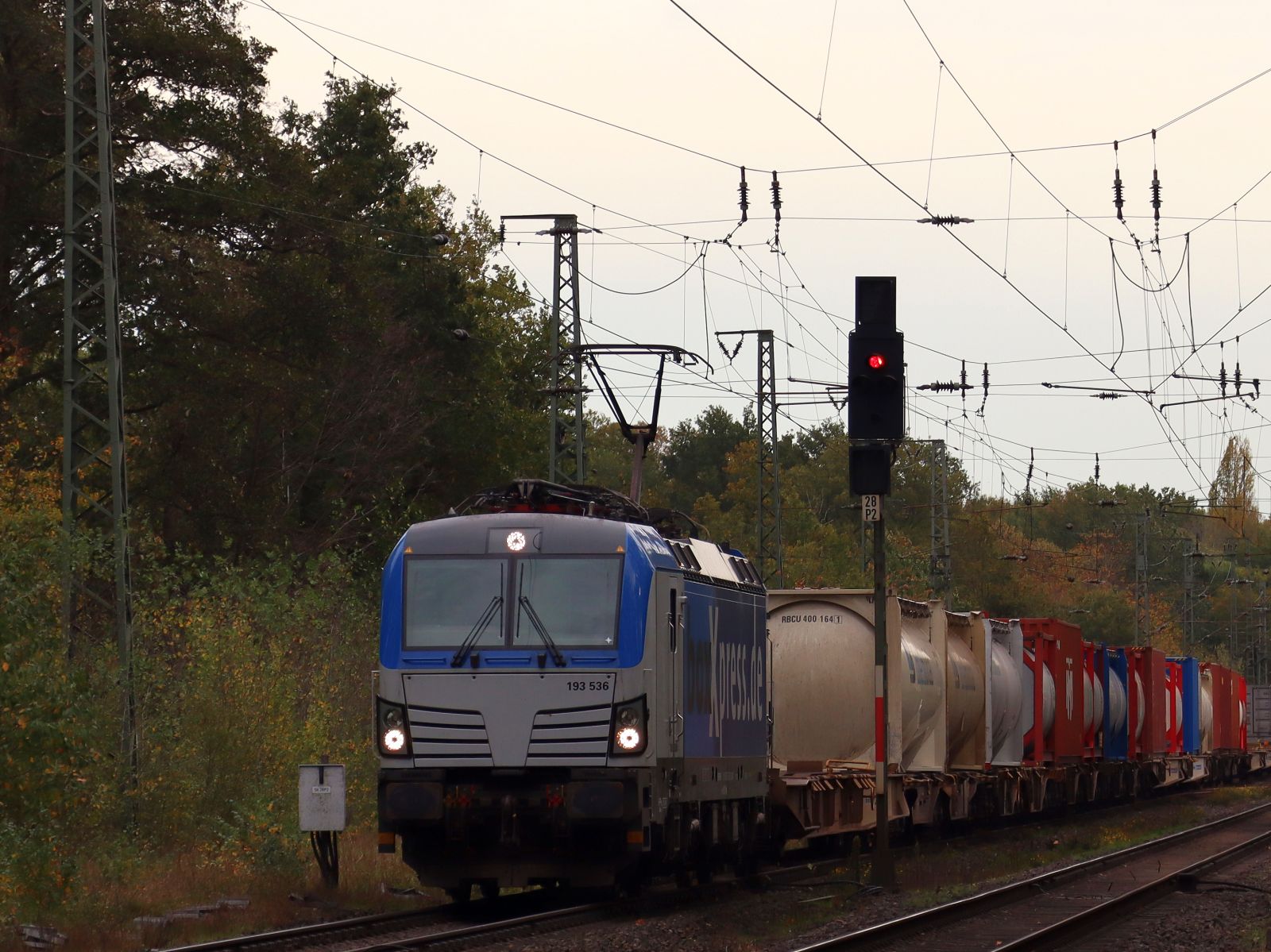 BoxXpress Lokomotive 193 536-0 (91 80 6193 536-0 D-BOXX) Frietenweg Hamminkeln 03-11-2022.

BoxXpress locomotief 193 536-0 (91 80 6193 536-0 D-BOXX) Frietenweg Hamminkeln 03-11-2022.
