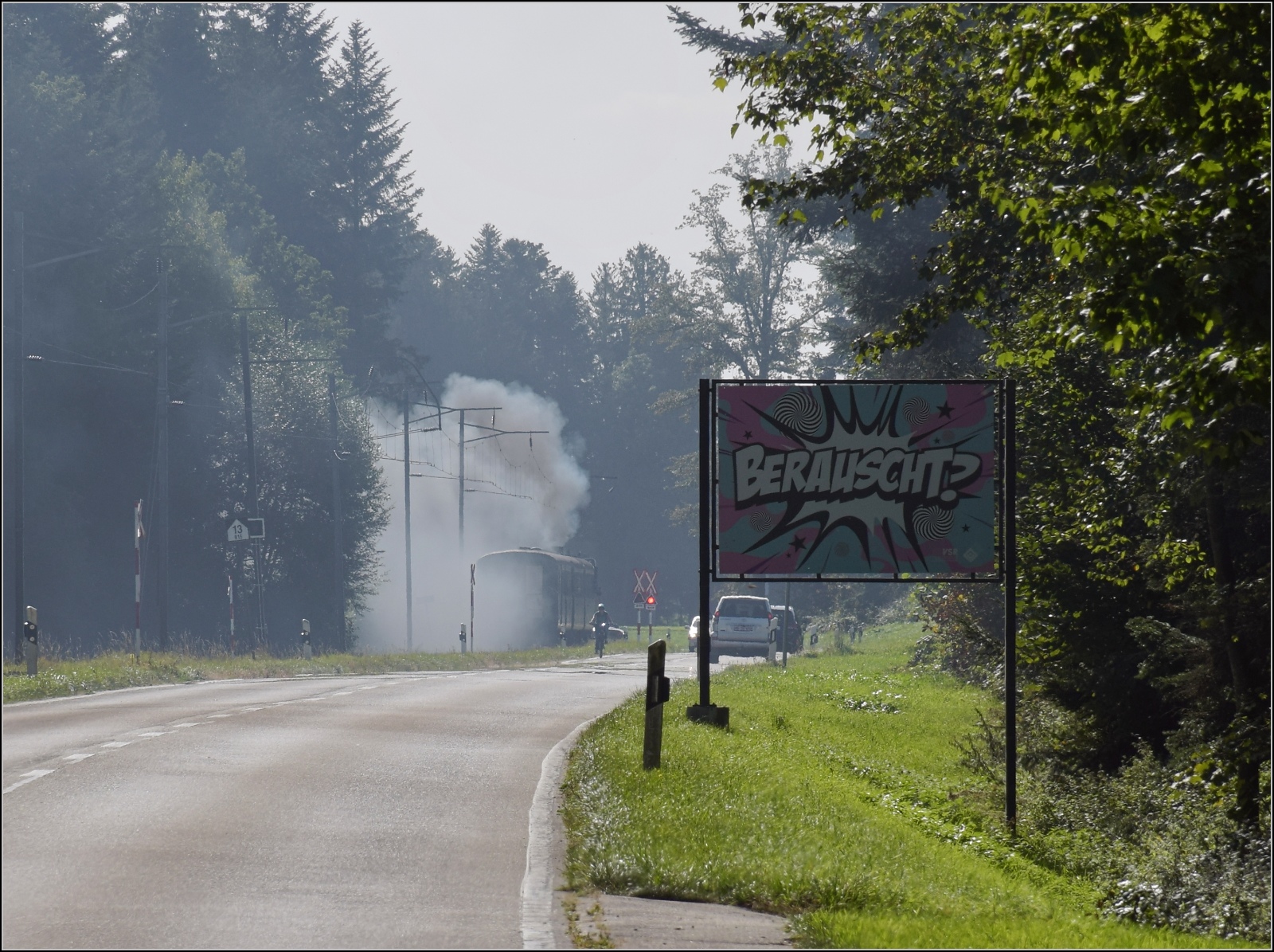 Dampftage Huttwil.

Berauscht?... Wohl ein Rechtschreibfehler, da wäre  Beraucht  passender. Ed 3/4 2 der Solothurn-Münster-Bahn auf dem Weg nach Sumiswald-Grünen. Herrengraben, Oktober 2023.