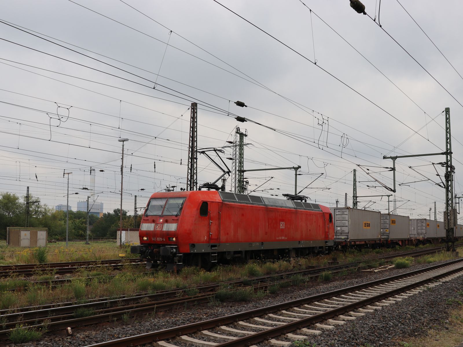 DB Cargo Lokomotive 145 039-4 G�terbahnhof Oberhausen West 18-08-2022.

DB Cargo locomotief 145 039-4 goederenstation Oberhausen West 18-08-2022.