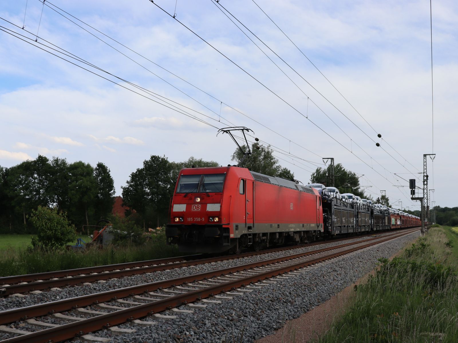 DB Cargo Lokomotive 185 358-9 Devesstra�e, Salzbergen 03-06-2022.

DB Cargo locomotief 185 358-9 Devesstra�e, Salzbergen 03-06-2022.