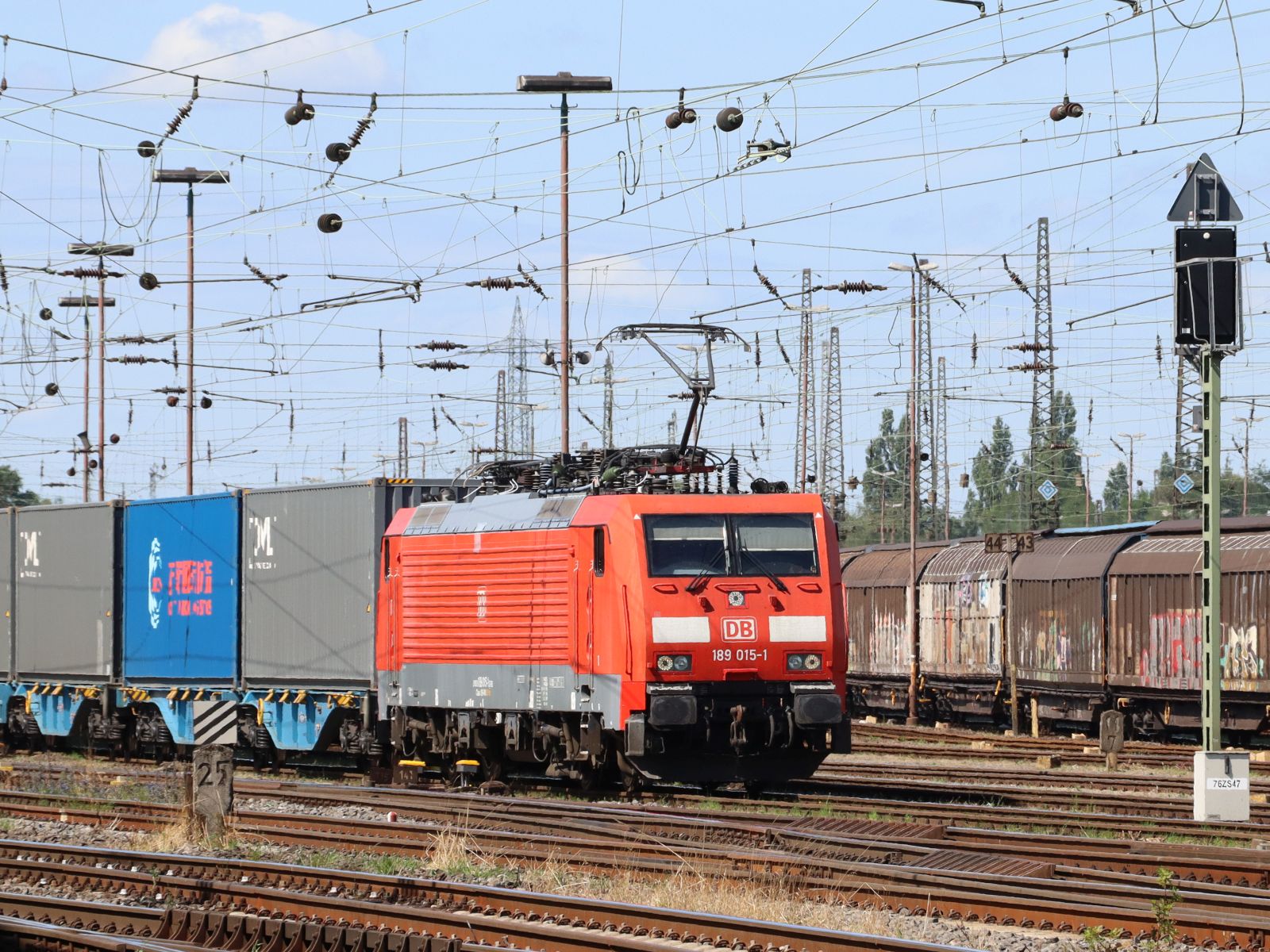 DB Cargo Lokomotive 189 015-1 G�terbahnhof Oberhausen West 11-07-2024.

DB Cargo locomotief 189 015-1 goederenstation Oberhausen West 11-07-2024.
