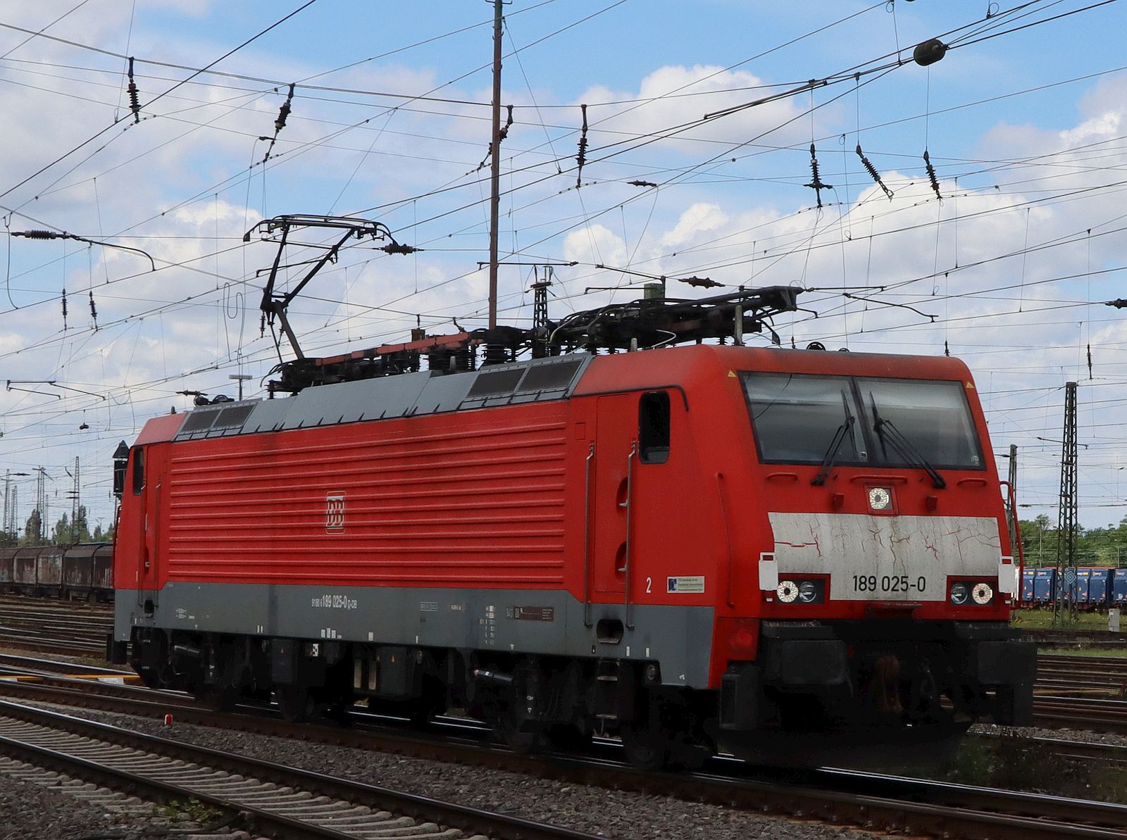 DB Cargo Lokomotive 189 025-0 G�terbahnhof Oberhausen West 11-07-2024.

DB Cargo locomotief 189 025-0 goederenstation Oberhausen West 11-07-2024.