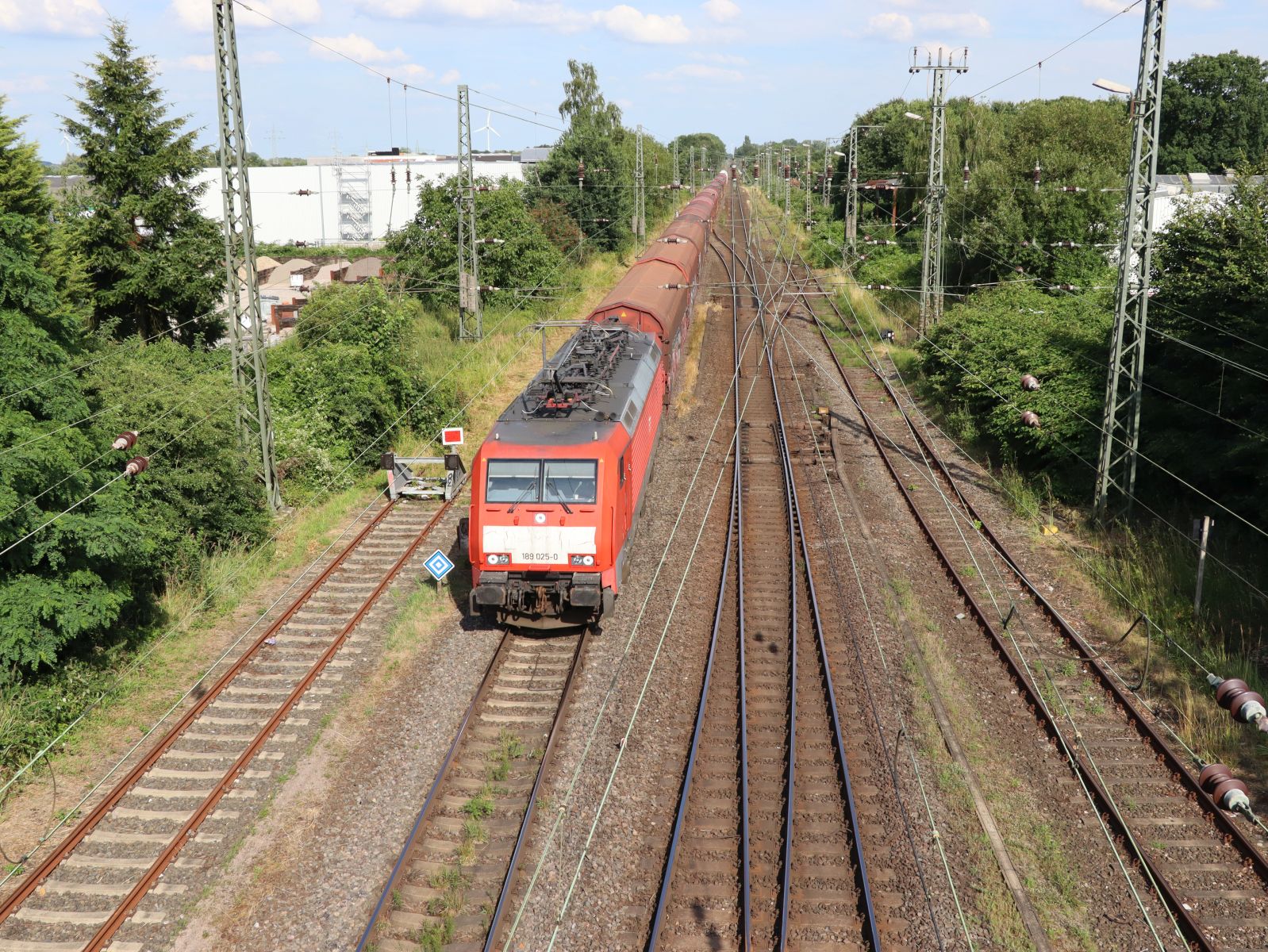 DB Cargo Lokomotive 189 025-0 Nierenberger Stra�e, Emmerich am Rhein 11-07-2024.

DB Cargo locomotief 189 025-0 Nierenberger Stra�e, Emmerich am Rhein 11-07-2024.