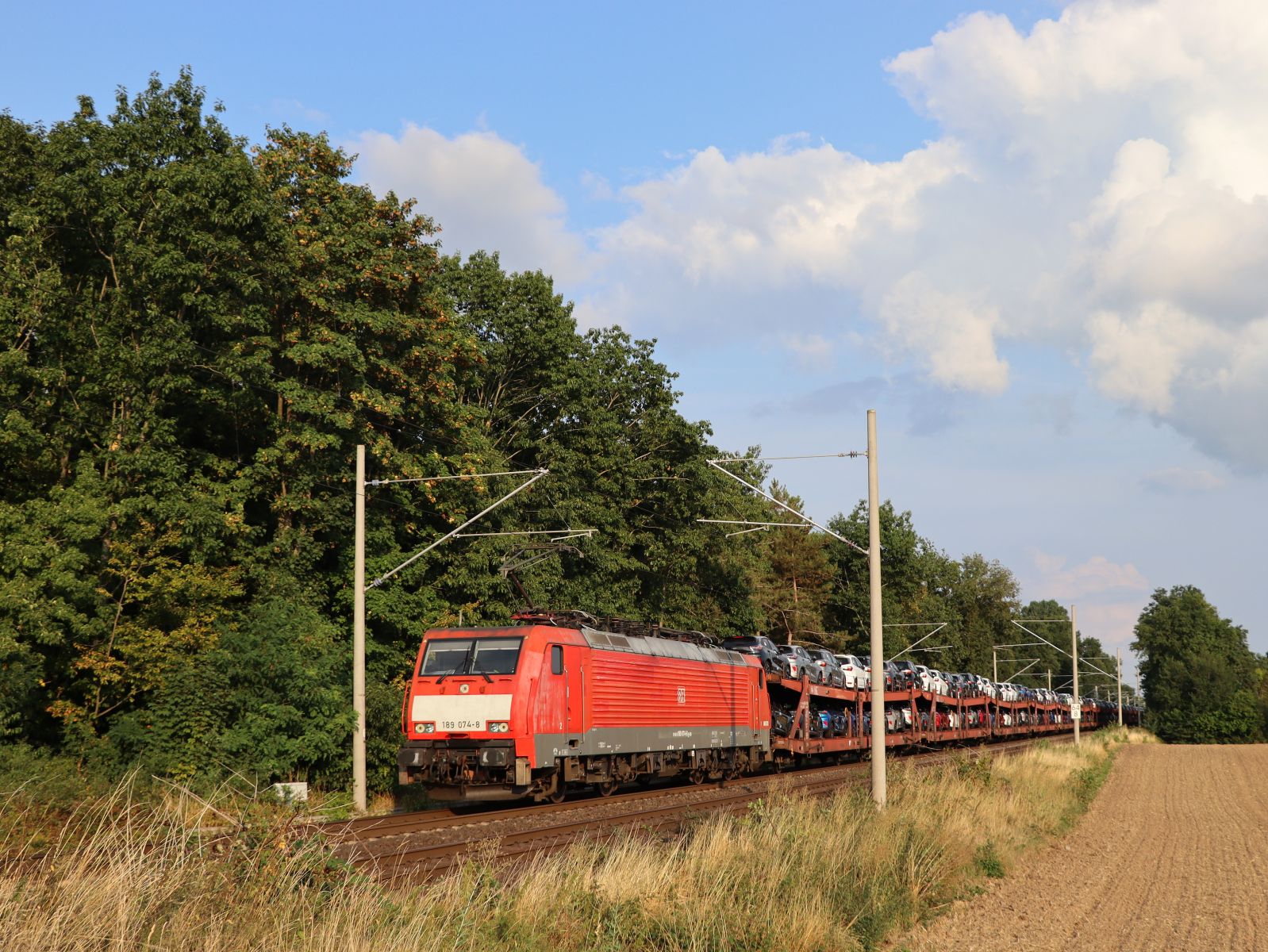 DB Cargo Lokomotive 189 074-8 Bahn�bergang Felix-Lensing-Stra�e, H�thum  18-08-20

DB Cargo locomotief 189 074-8 overweg Felix-Lensing-Stra�e, H�thum  18-08-2022.