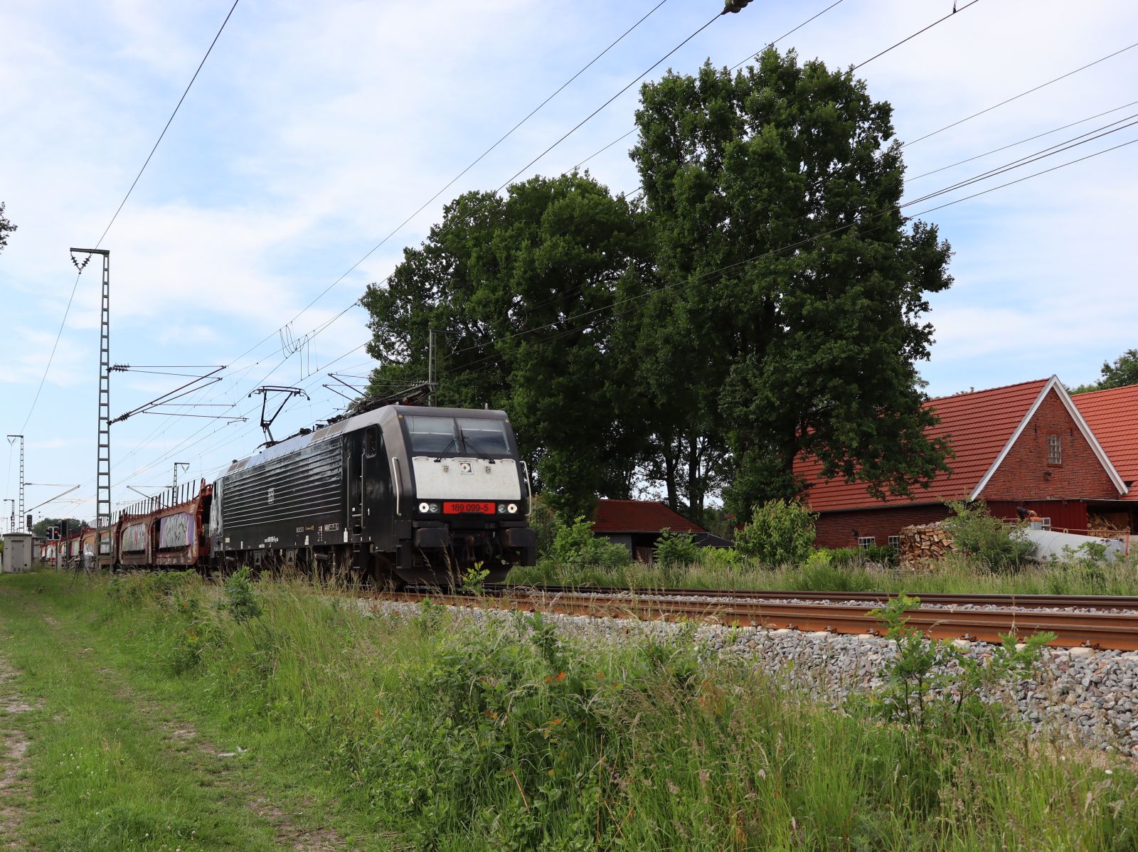 DB Cargo Lokomotive 189 099-5 (91 80 6189 099-5 D-DB) Devesstra�e, Salzbergen 03-06-2022.

DB Cargo locomotief 189 099-5 (91 80 6189 099-5 D-DB) Devesstra�e, Salzbergen 03-06-2022.