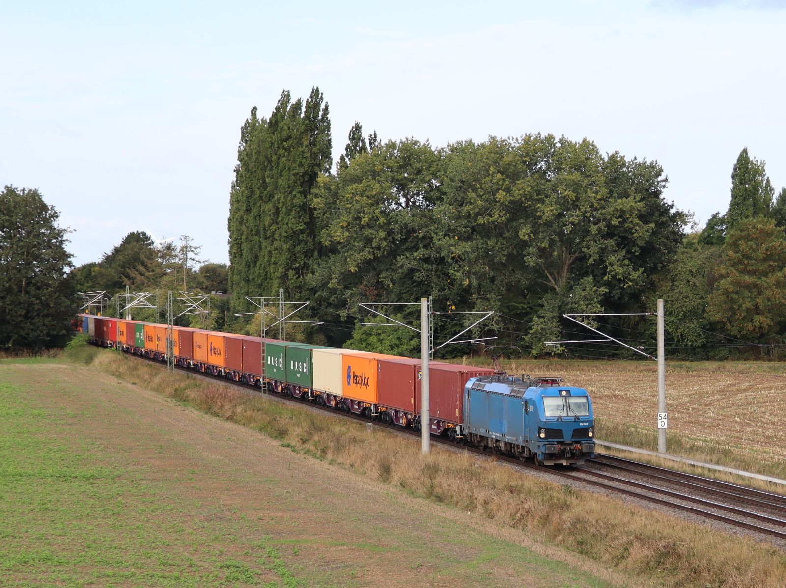 Delta Rail Lokomotive 192 024-8 (91 80 6192 024-8 D-NRAIL) Baumannstrasse, Praest 16-09-2022.

Delta Rail locomotief 192 024-8 (91 80 6192 024-8 D-NRAIL) Baumannstrasse, Praest 16-09-2022.