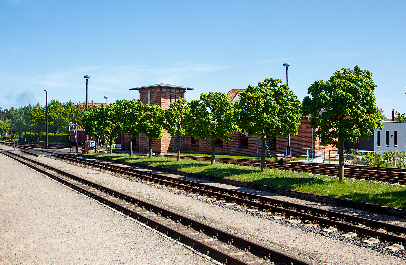 Der Lokschuppen, das Depot bzw. BW der Mecklenburgischen Bderbahn Molli GmbH (MBB) beim Bahnhof Ostseebad Khlungsborn West, hier am 15 Mai 2022. 