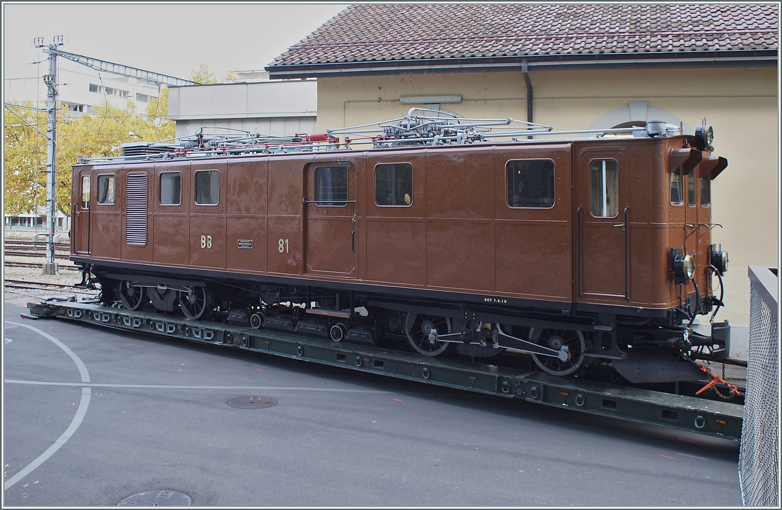 Die Bernina Bahn Ge 4/4 81 der Blonay-Chamby Bahn ist zurück! Nach einem gut einjährigen Aufenthalt in ihrer alten Heimat ist die Lok am 18. Okt. 2022 in Vevey eingetroffen und bereits für den Saisonabschluss  La DER du Blonay-Chamby  eingeplant.

18. Oktober 2022