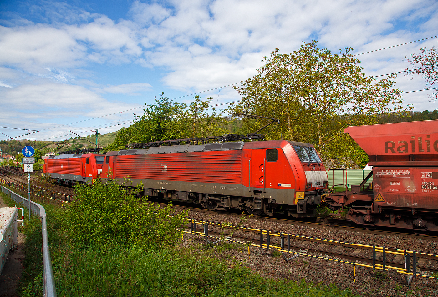 Ein „Erzbomber“ auf dem Weg an die Saar....
Die beiden Siemens ES 64 F4 - 189 045-8 und 189 042-5 der DB Cargo ziehen, in Doppeltraktion, einem Erzzug (Wagen der Gattung Falrrs 152) am 28.04.2018 durch Koblenz-Moselweiß.