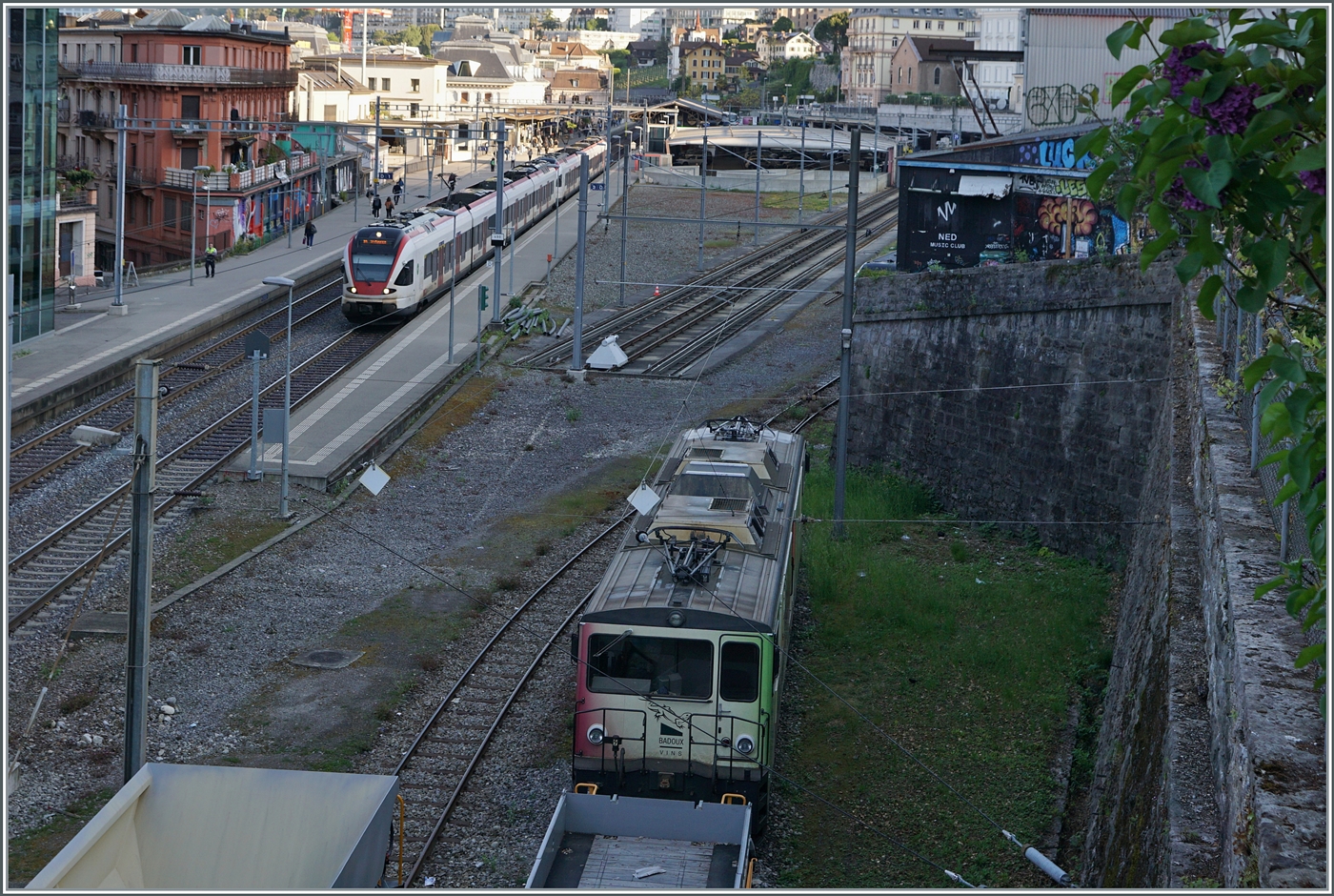 Ein Blick auf den Bahnhof von Montreux von Südosten her. Rechts die relativ ausgedehnte Gleisangelange der MOB, Links die abgespeckte SBB Gleisanlage mit lediglich zwei Gleisen und zwei SBB RABe 523 die als Regionalzug nach St-Maurice unterwegs sind. 

  
29. April 2025