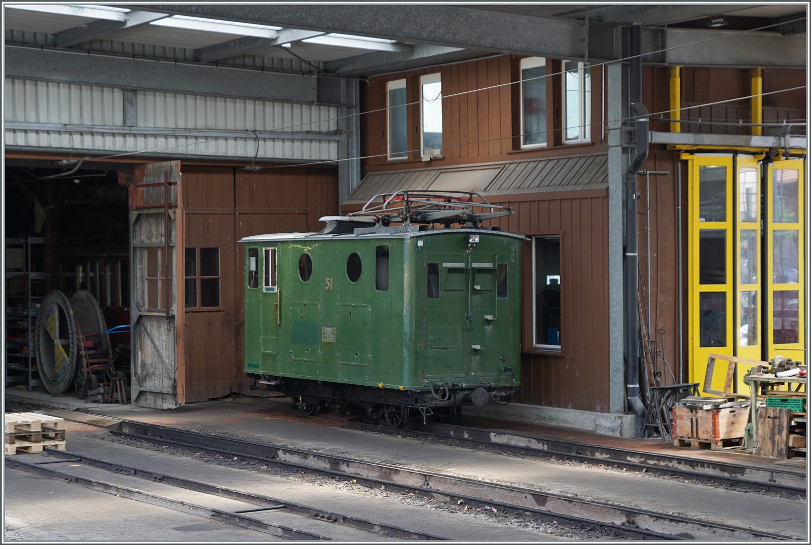 Im Depot/Bahnhof der Schynige Platte Bahn steht die He 2/2 51 und wartet auf einen neuen Einsatz. 

8. August 2024