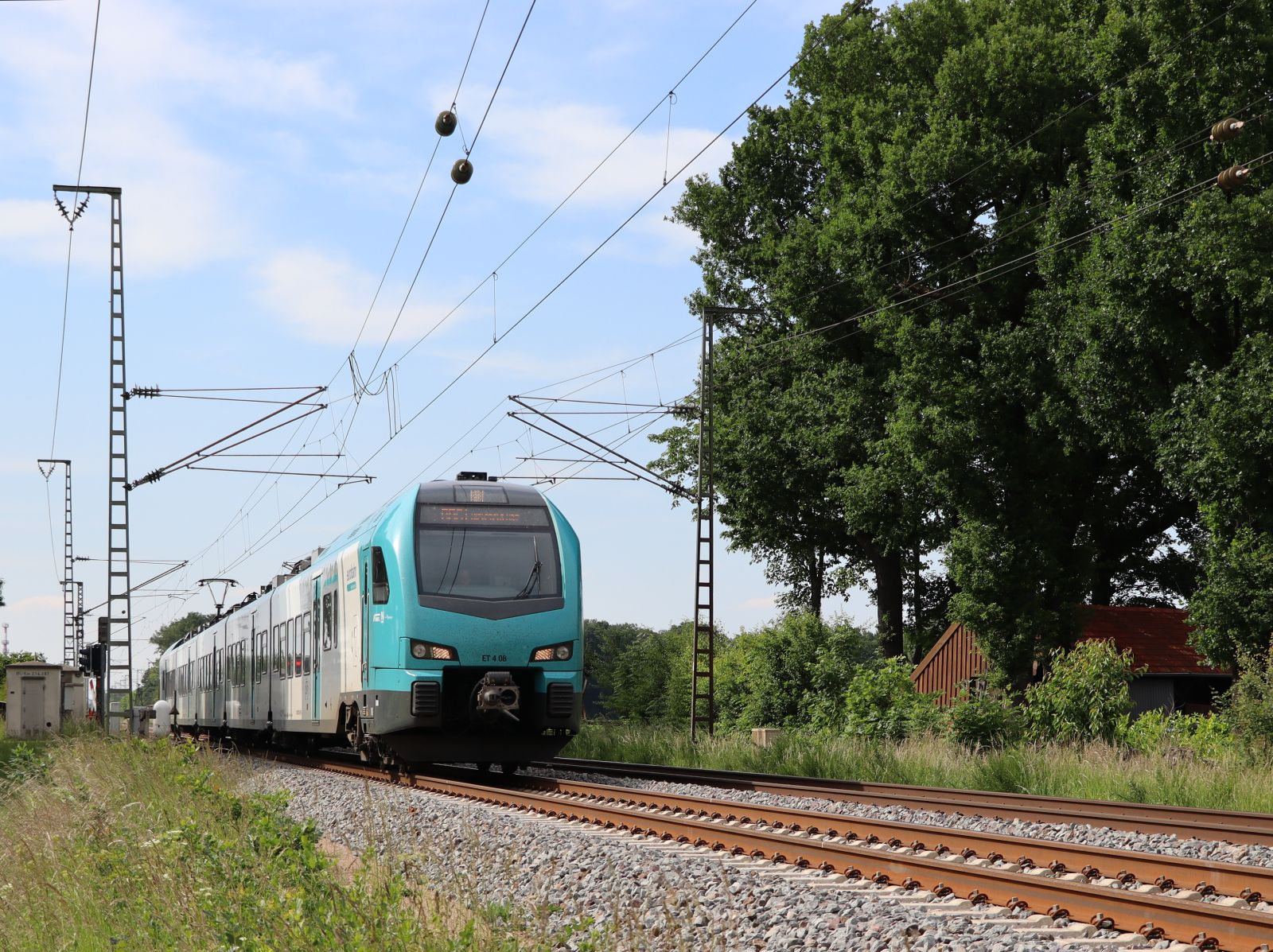 Keolis Eurobahn Triebzug ET 4.08 Devesstra�e, Salzbergen 03-06-2022.


Keolis Eurobahn treinstel ET 4.08 Devesstra�e, Salzbergen 03-06-2022.