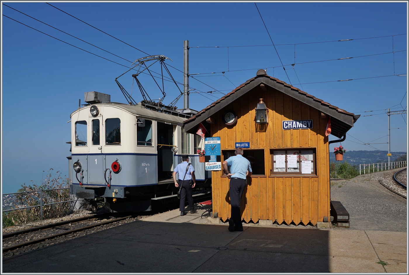  Le Chablais en fête  bei der Blonay Chamby Bahn. Die Eröffnung des ersten Teilstückes der Bex - Villars Bahn vor 125 Jahren, sowie die vor 80 Jahren erfolgte Fusion einiger Strecken im Chablais waren der Anlass zum diesjährigen Herbstfestivals  Le Chablais en fête. Als besondere Attraktion verkehrte der ASD BCFe 4/4 N° 1  TransOrmonan  der TPC mit seinem B 35 als Gastfahrzeug auf der Blonay-Chamby Bahn. 
Das Bild zeigt den solo fahrenden ASD BCFe 4/4 N° 1 beim Wenden auf seiner  Nachmittags Rundfahrt  Chaulin - Cornaux - Chamby - Cahulin in Chamby. 

10. September 2023 