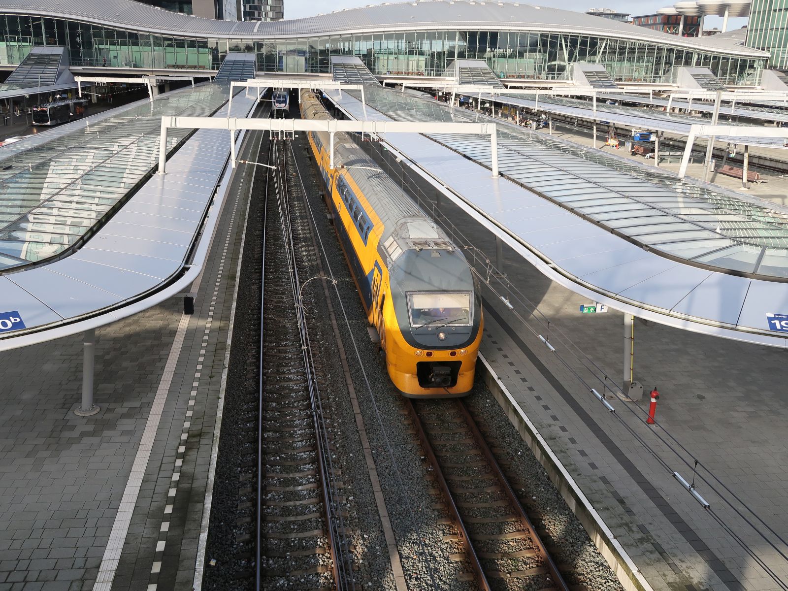 NS DD-IRM Triebzug 8656 Gleis 19 Utrecht Centraal station 23-12-2024.

NS DD-IRM treinstel 8656 spoor 19 Utrecht Centraal station 23-12-2024.