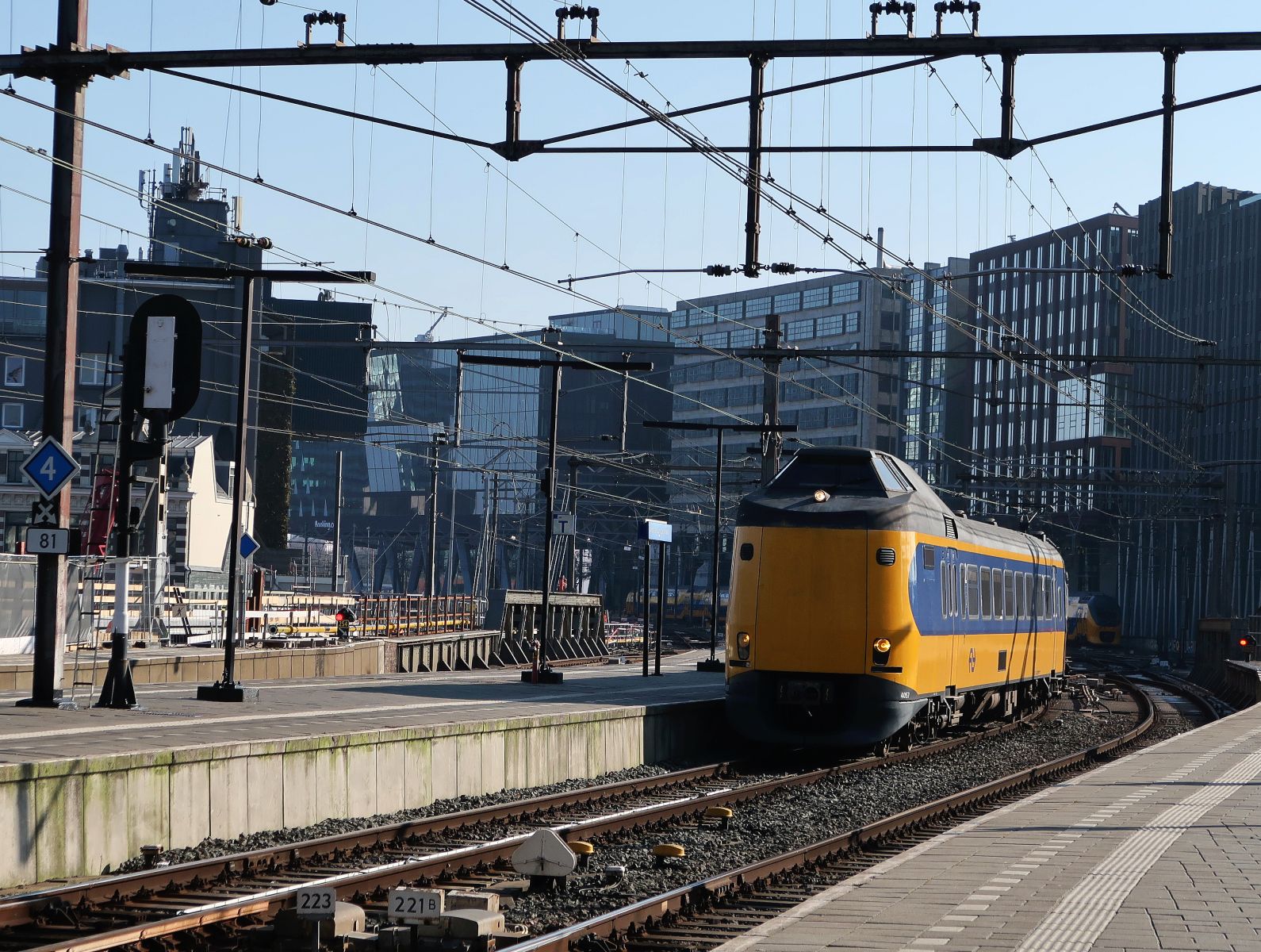 NS ICM-III Triebxug 4057 und 4076 Einfahrt Gleis 10 bm Amsterdam Centraal Station 17-02-2025.


NS ICM-III treinstel 4057 en 4076 binnenkomst spoor 10 bm Amsterdam CS 17-02-2025.