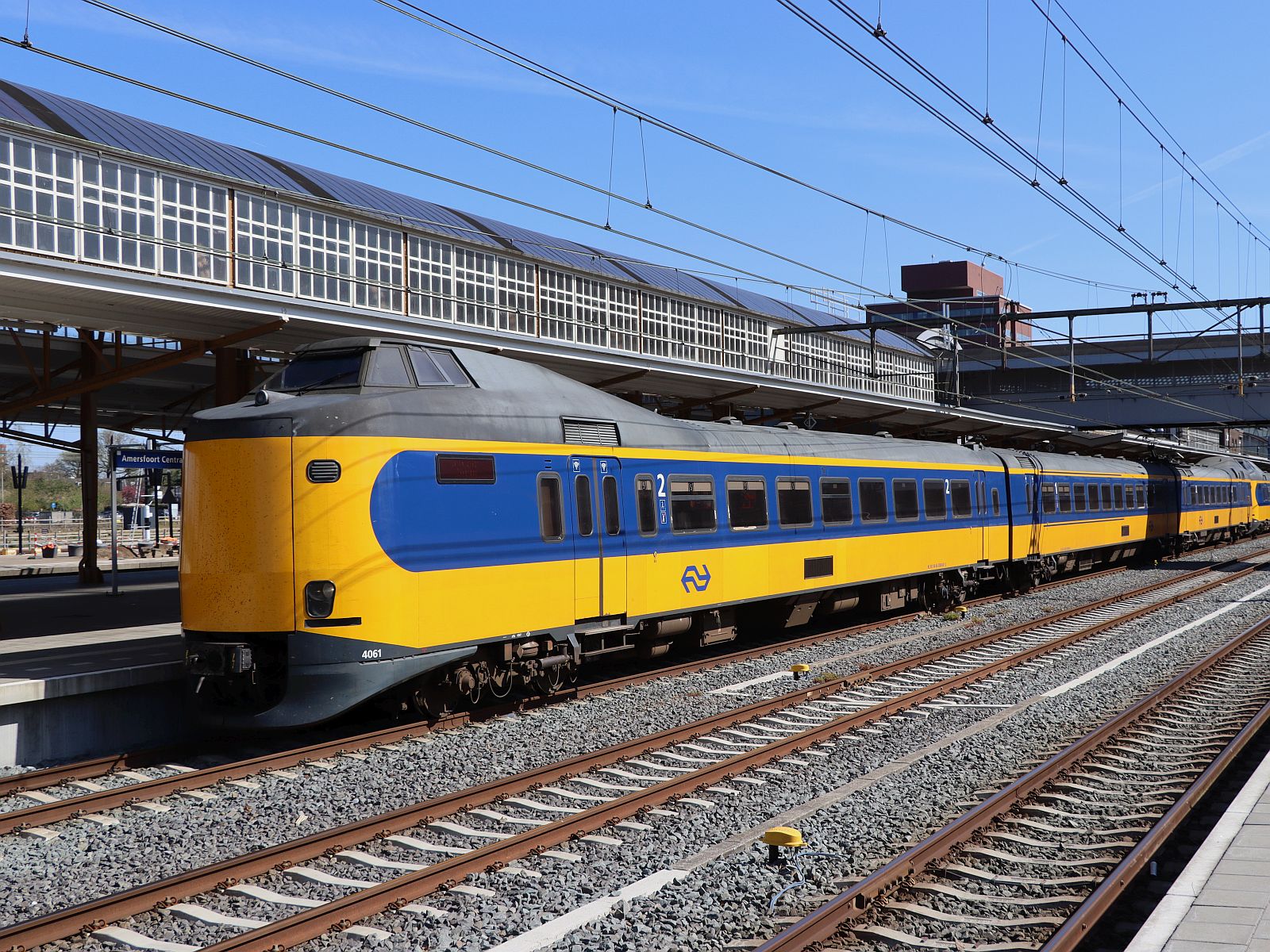 NS ICM-III Triebzug 4061 und 40XX Gleis 4 Amersfoort Centraal 08-04-2025.

NS ICM-III treinstel 4061 en 40XX spoor 4 Amersfoort Centraal 08-04-2025.