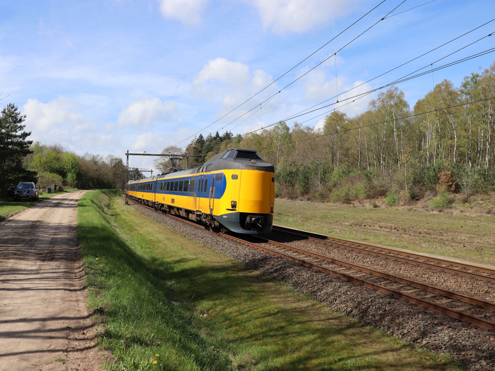 NS ICM-IV Triebzug 4214 und 4236 als IC 1735 von Den Haag CS nach Enschede. Veenweg, Holten 23-04-2023.


NS ICM-IV treinstel 4214 en 4236 als trein 1735 van Den Haag CS naar Enschede. Veenweg, Holten 23-04-2023.