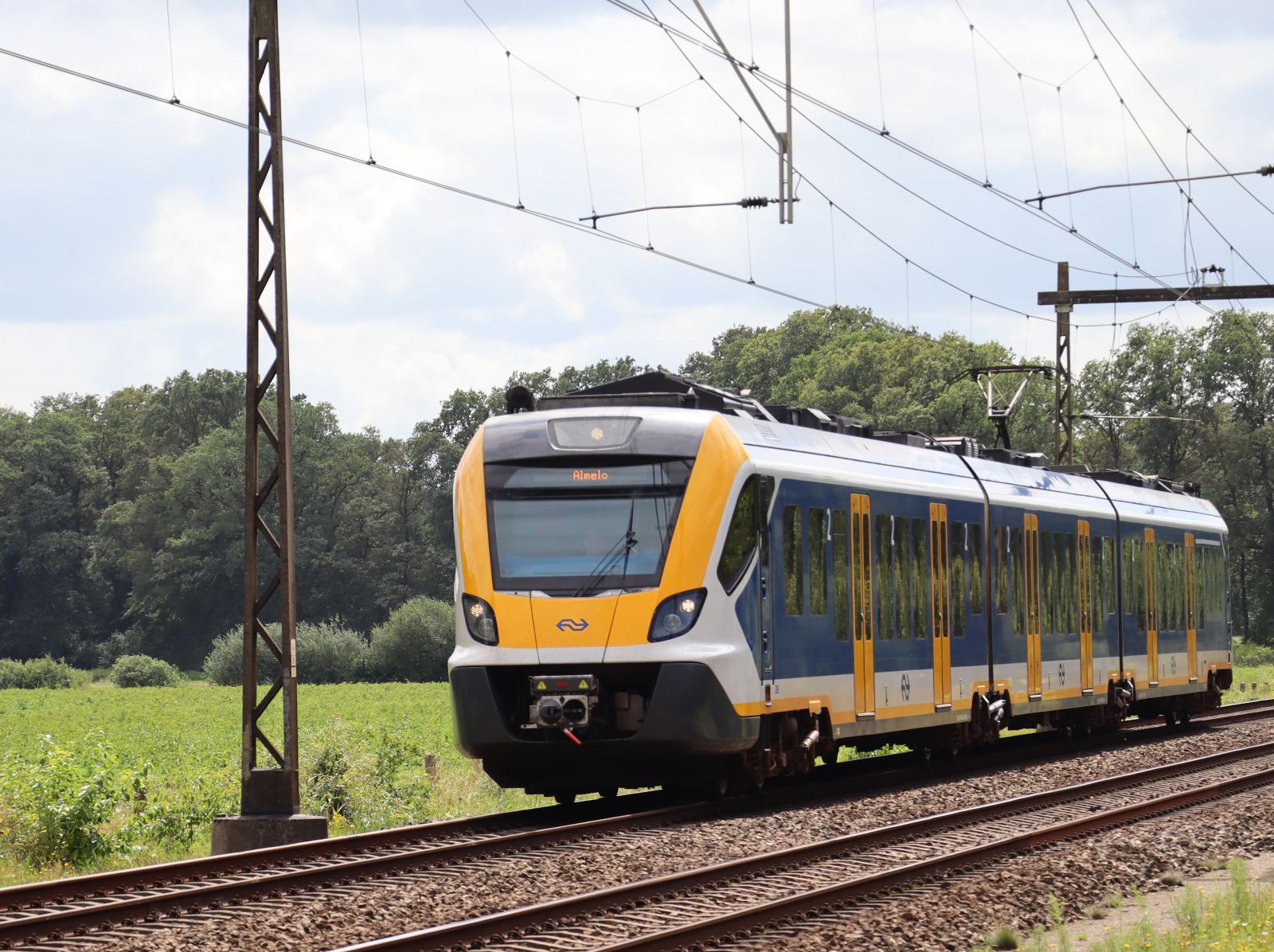NS SNG-3 Triebzug 2319 Bosweg, Notter 07-08-2023.

NS SNG-3 treinstel 2319 Bosweg, Notter 07-08-2023.