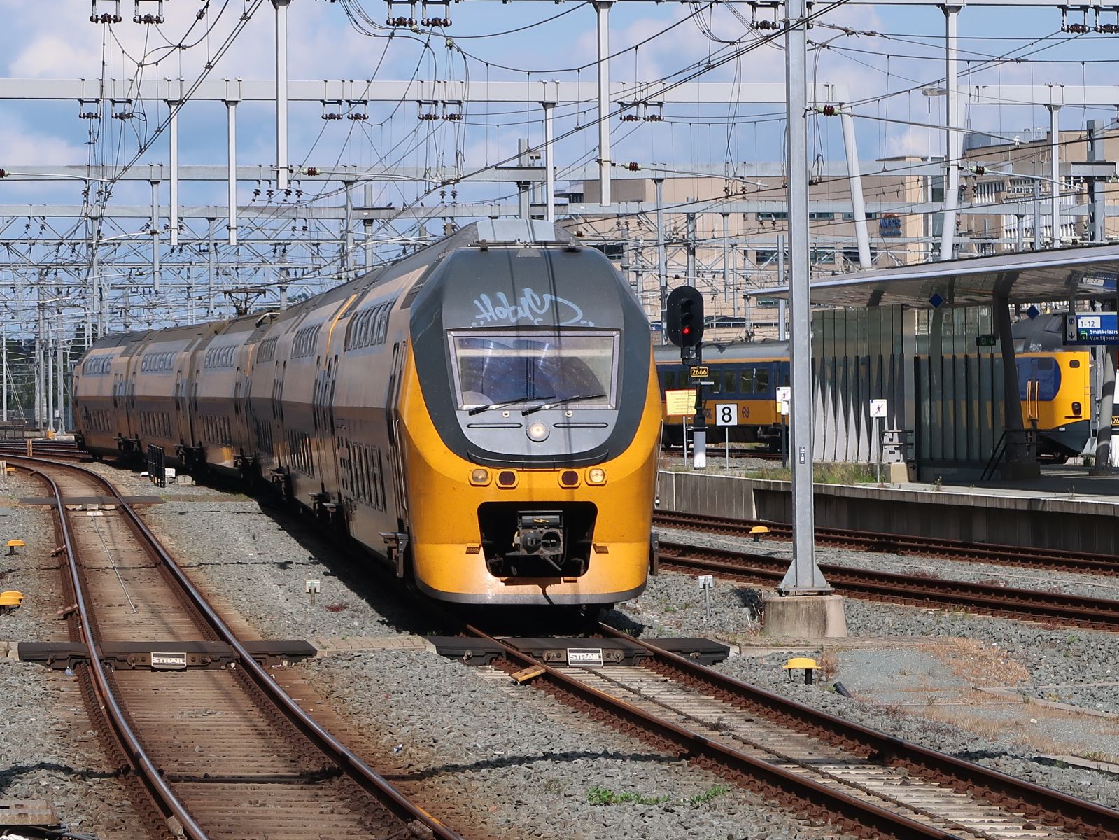 NS Triebzug DD-IRM-VI  8659 Gleis 19 Utrecht Centraal Station 14-09-2023.

NS treinstel DD-IRM-VI  8659 spoor 19 Utrecht Centraal Station 14-09-2023.