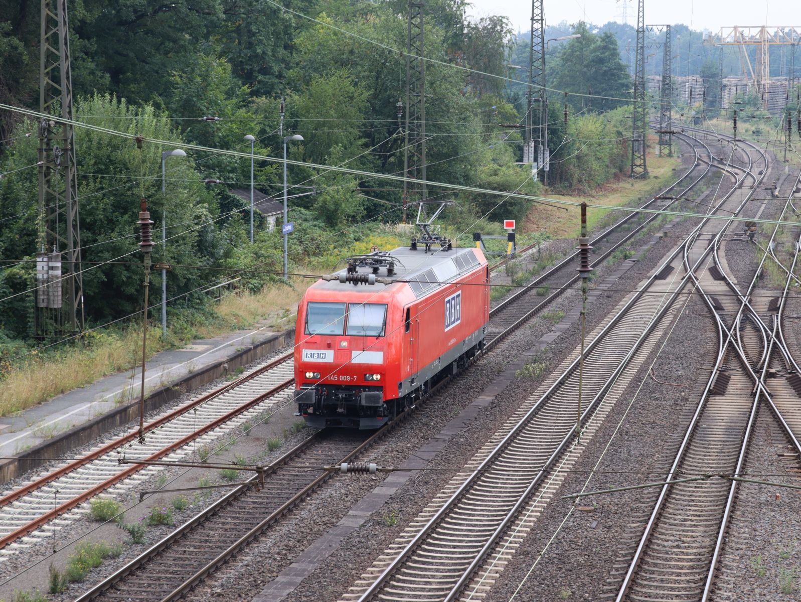 RBH (Rail Barge Harbour) Lokomotive 145 009-7 Duisburg Entenfang 18-08-2022.

RBH (Rail Barge Harbour) locomotief 145 009-7 Duisburg Entenfang 18-08-2022.